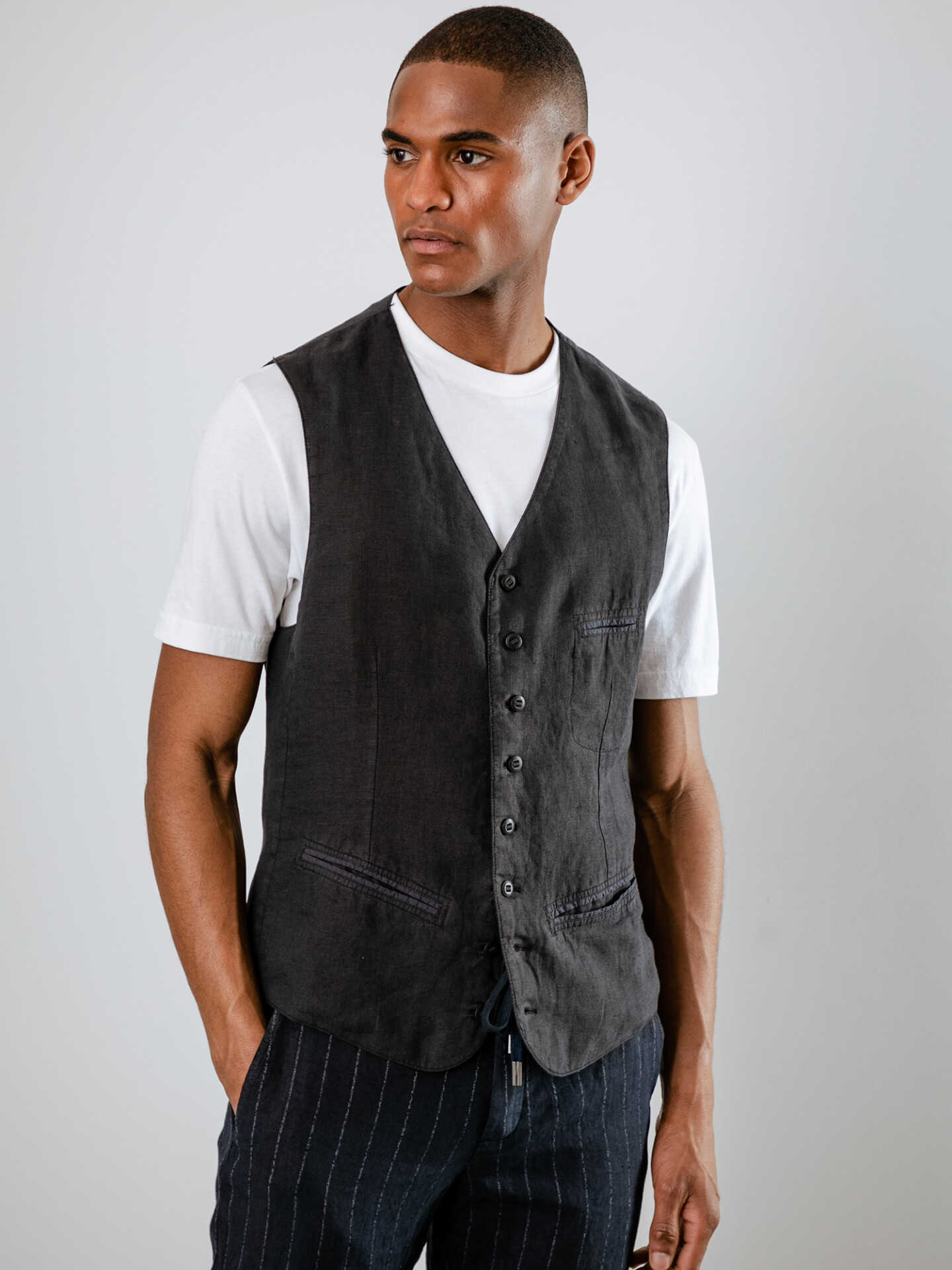 Detailansicht von Weste aus Leinen von HANNES ROETHER