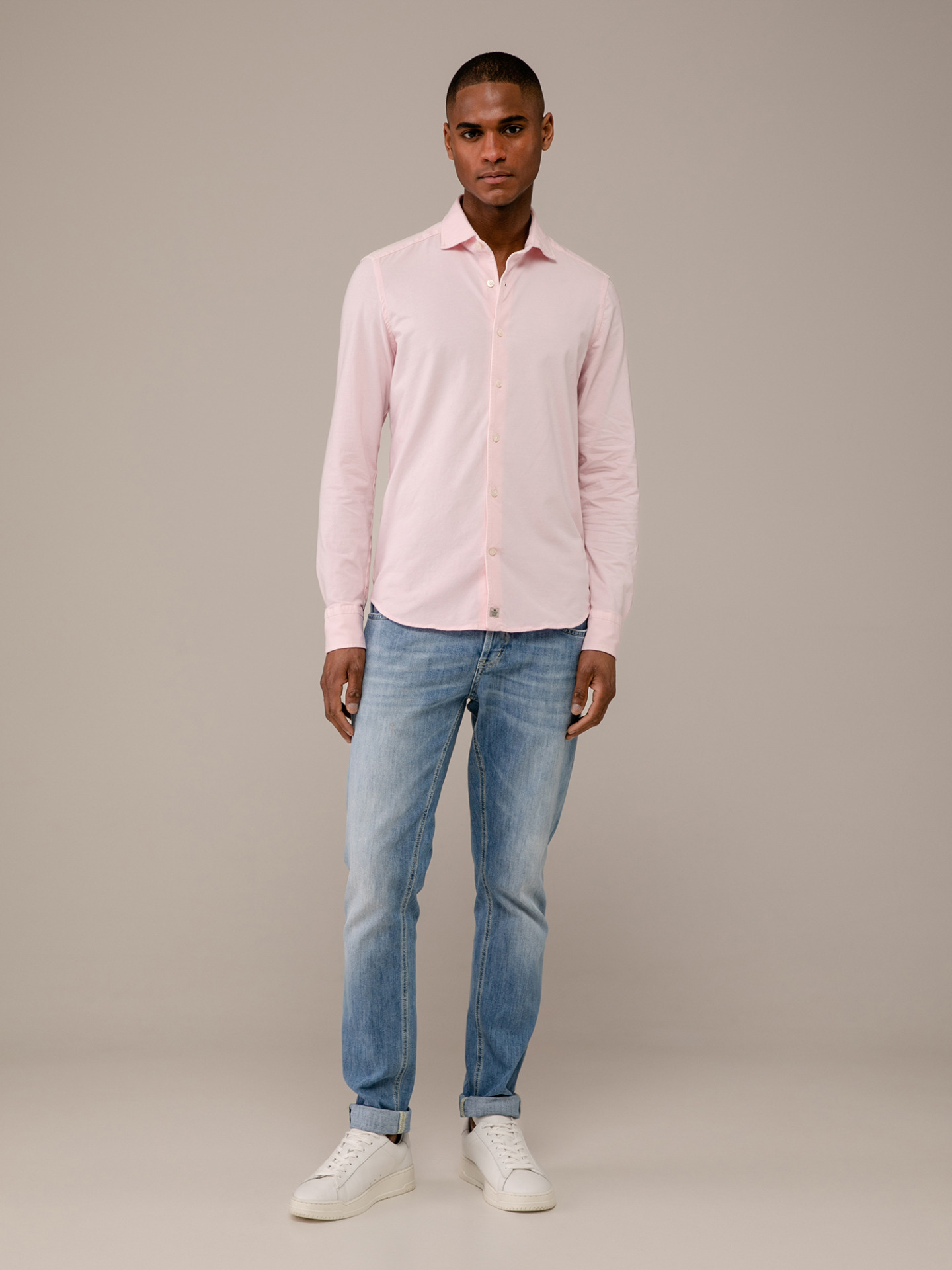 Detailansicht von Baumwollhemd mit Haifischkragen von SONRISA