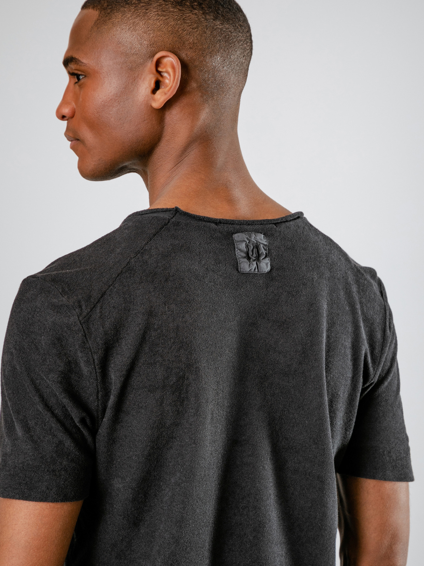 Detailansicht von T-Shirt in Frotteeoptik von HANNES ROETHER