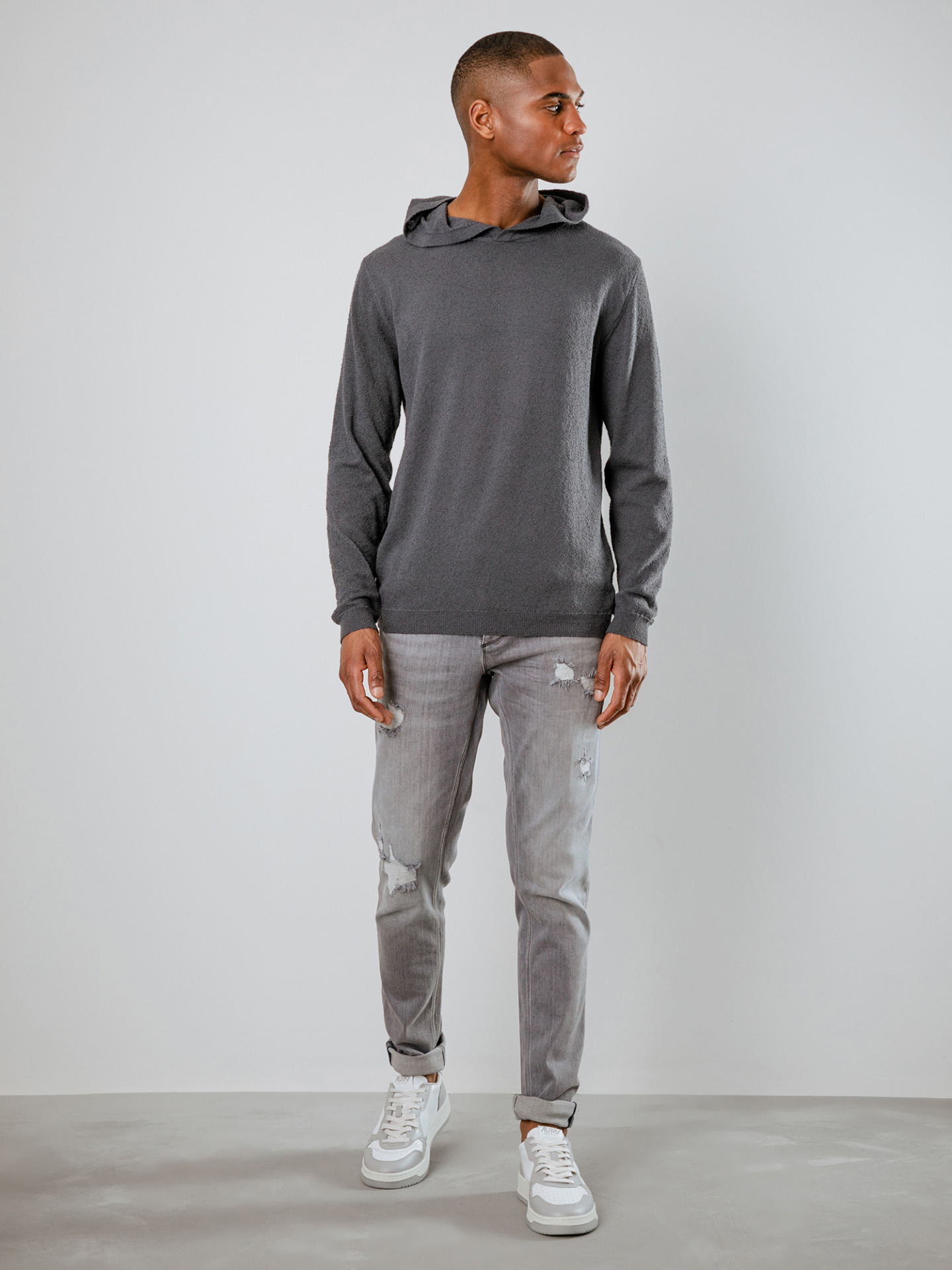 Detailansicht von Destroyed Slim Fit Jeans von GABBA