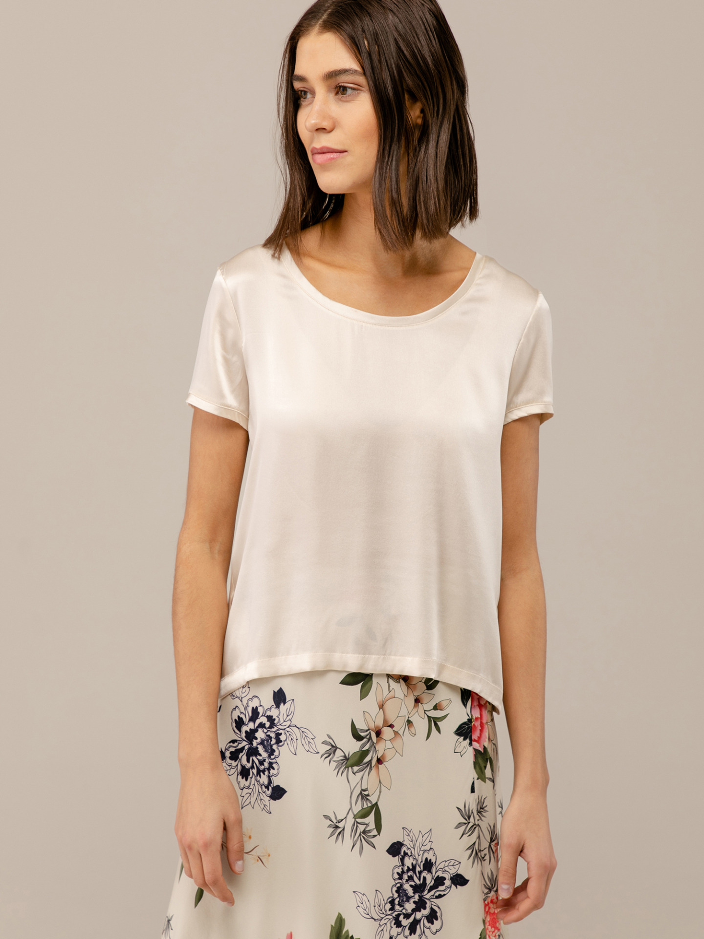 Detailansicht von Kurzarm-Seidenbluse von DANIELS