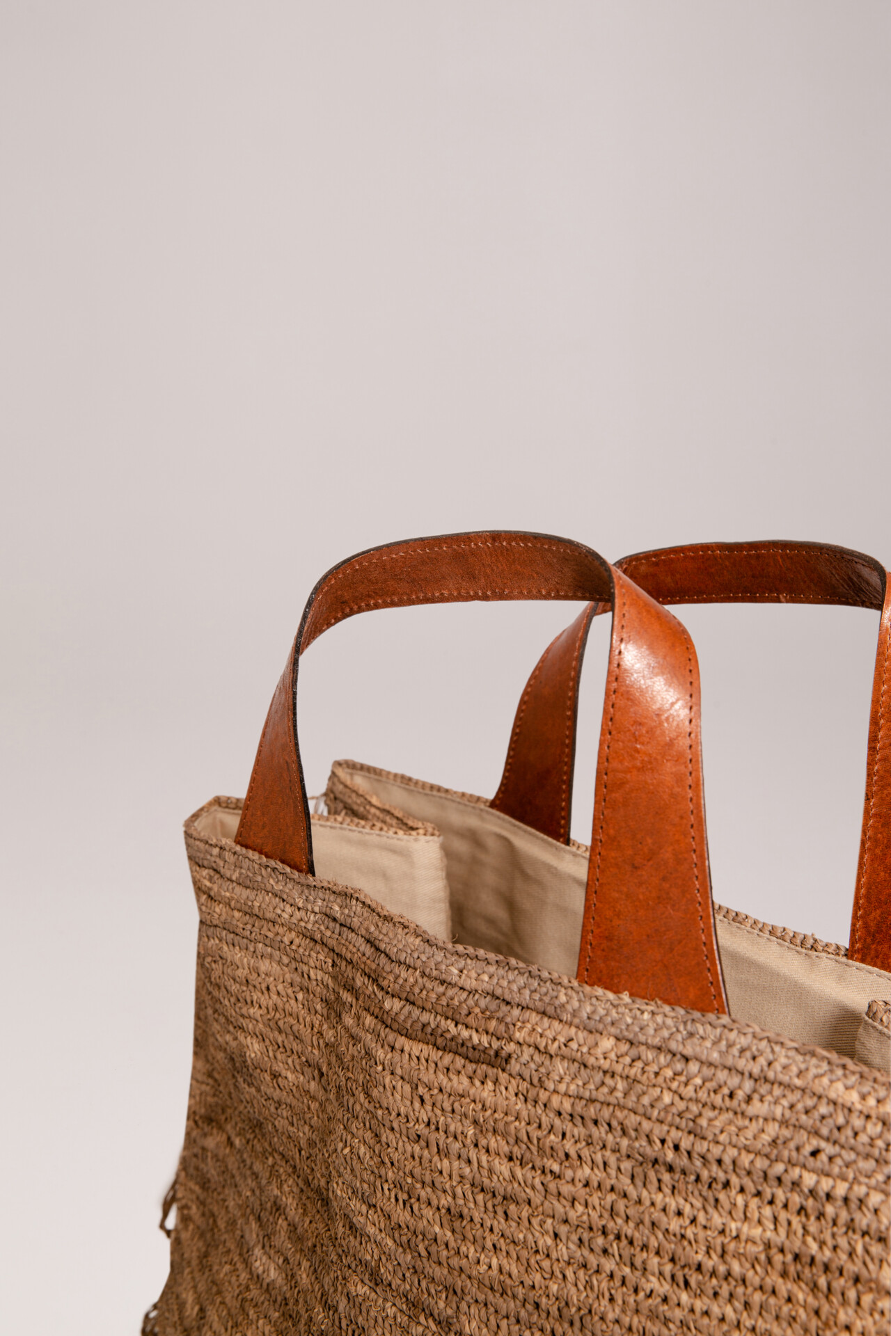 Detailansicht von Handtasche aus Naturbast von IBELIV