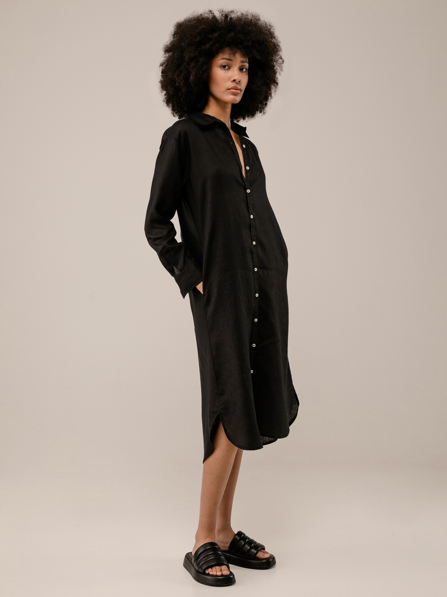 Detailansicht von Midi-Blusenkleid aus Leinen von BLAUMAX