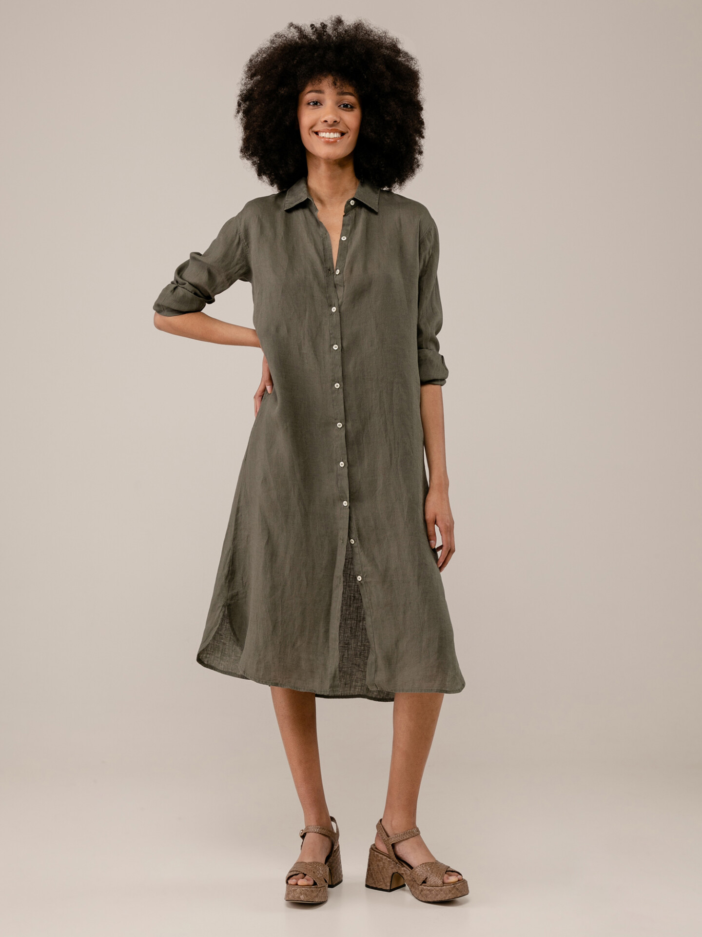 Detailansicht von Midi-Blusenkleid aus Leinen von BLAUMAX