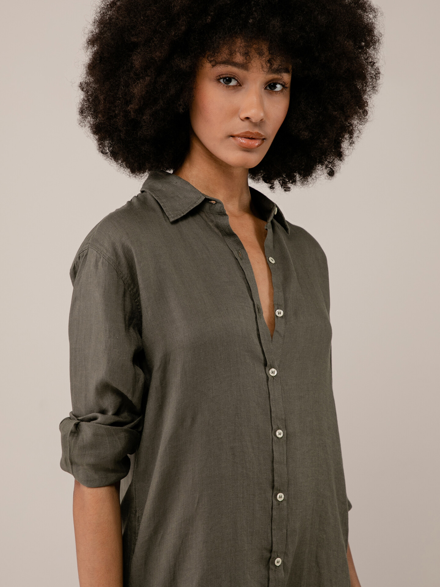 Detailansicht von Midi-Blusenkleid aus Leinen von BLAUMAX