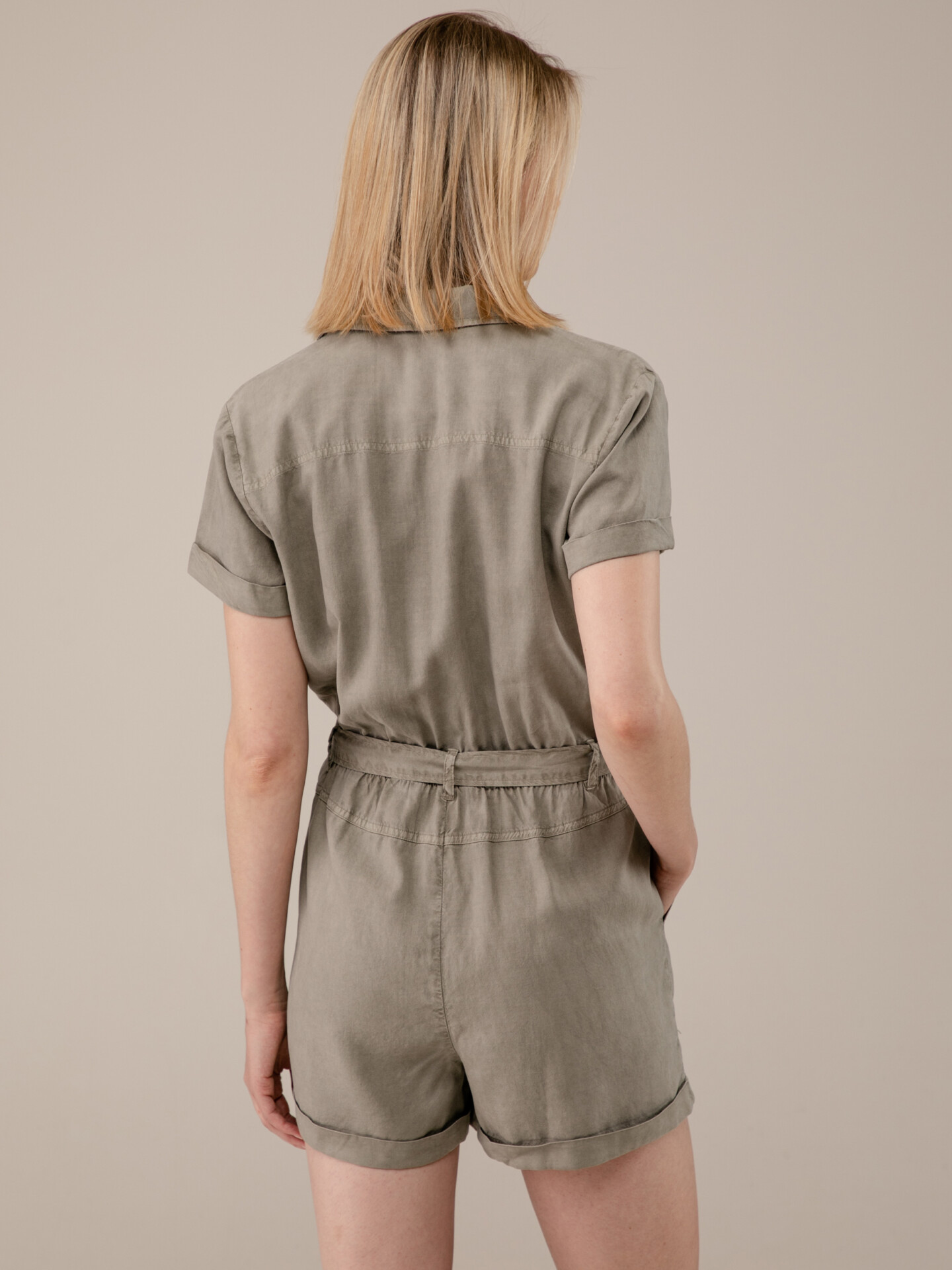 Detailansicht von Kurzer Jumpsuit von BELLA DAHL