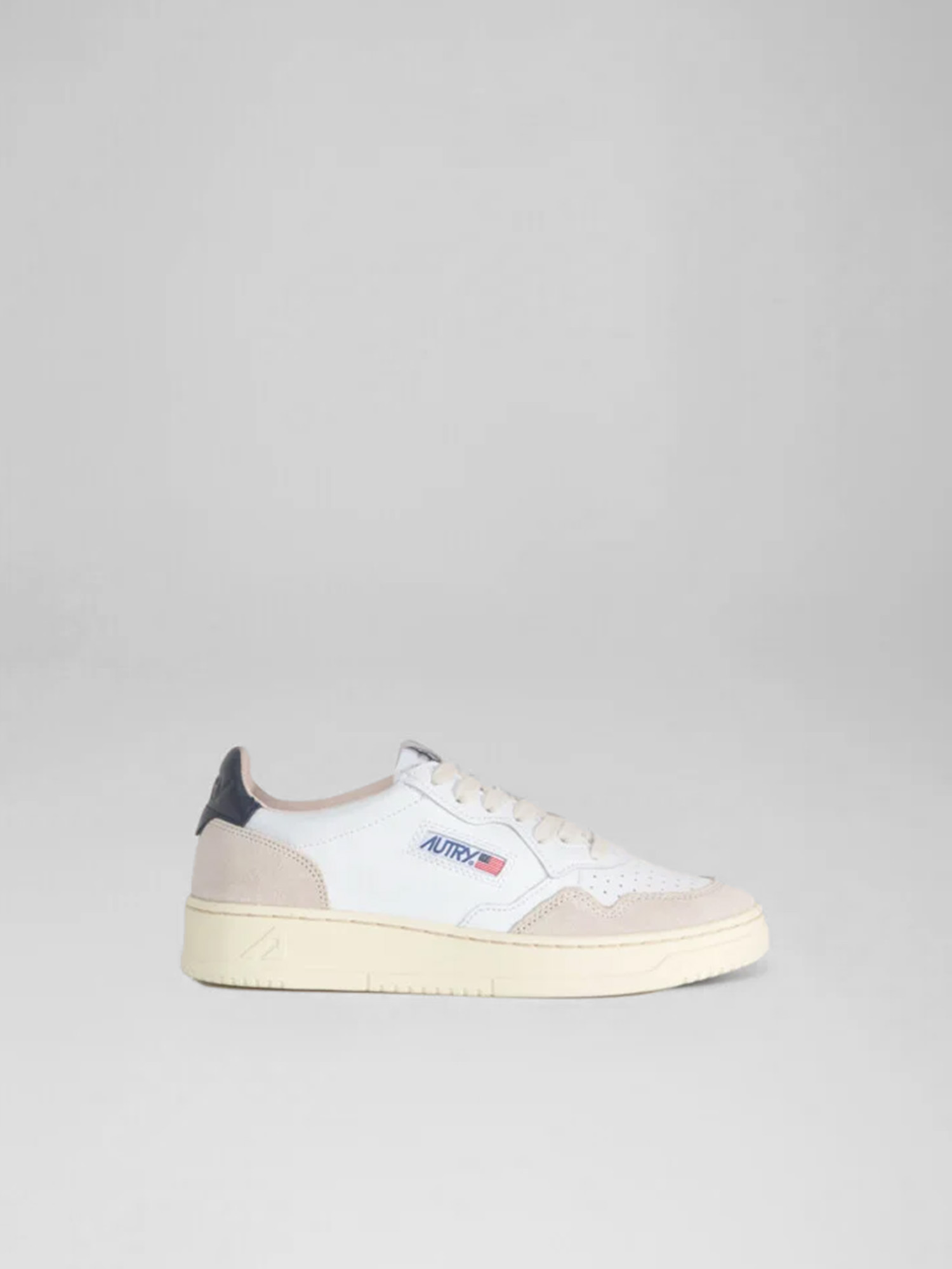 Detailansicht von Sneaker aus Leder von AUTRY