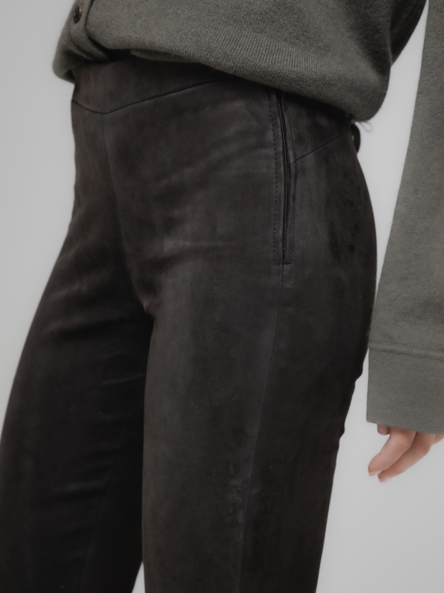 Detailansicht von Velour-Lederhose von ARMA