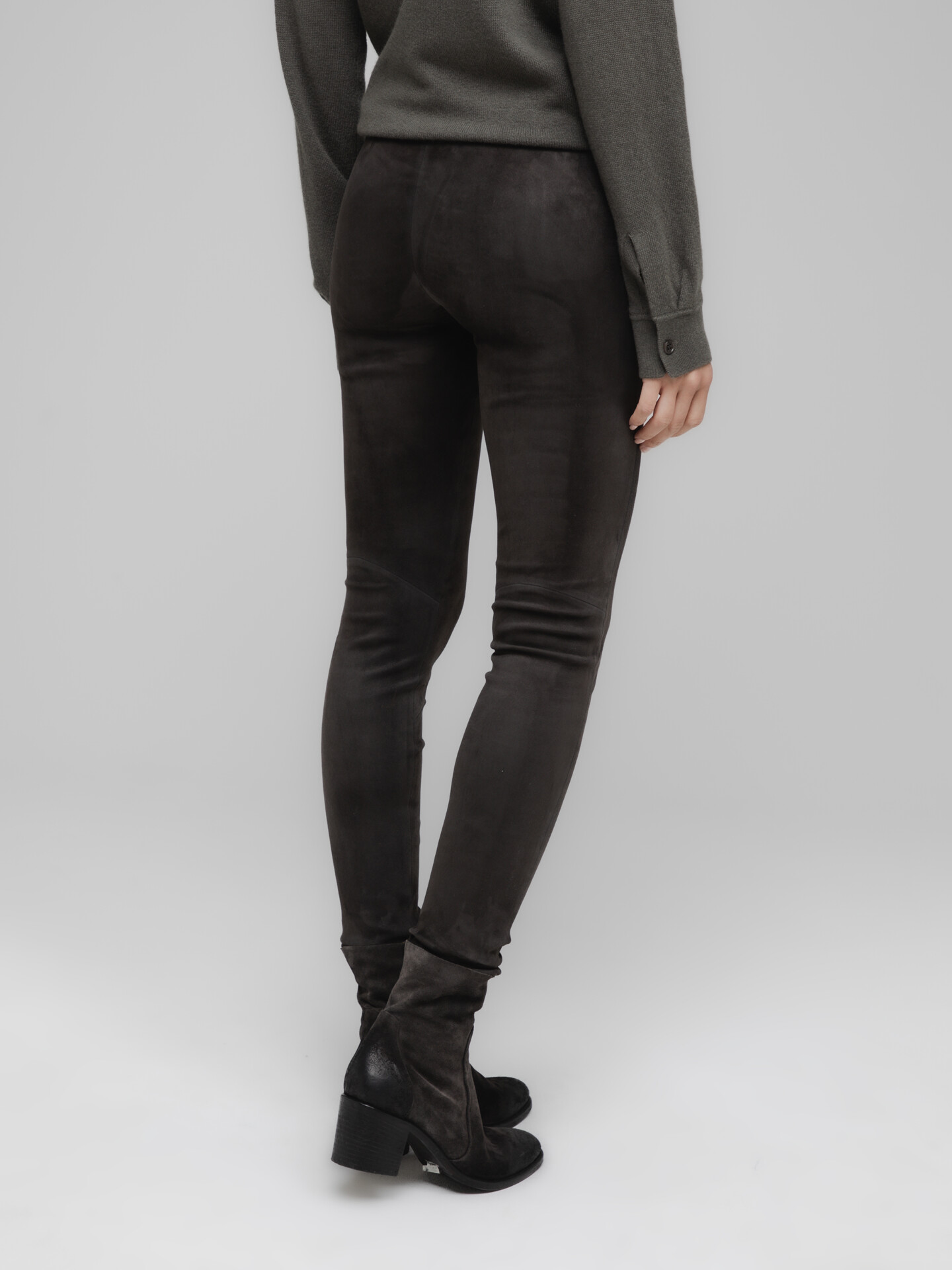 Detailansicht von Velour-Lederhose von ARMA