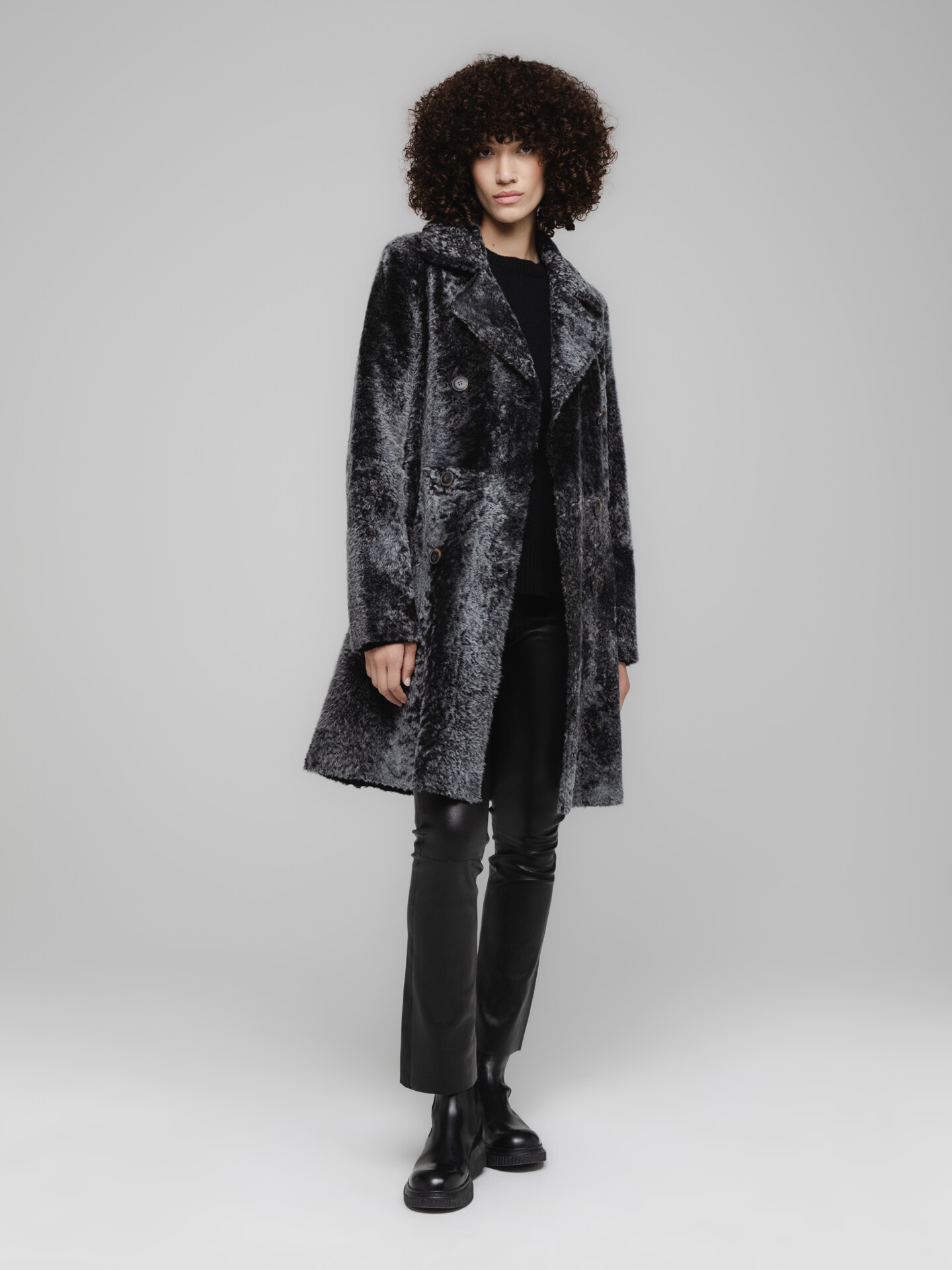 Detailansicht von Wendbarer Ledermantel von BENEDETTA NOVI