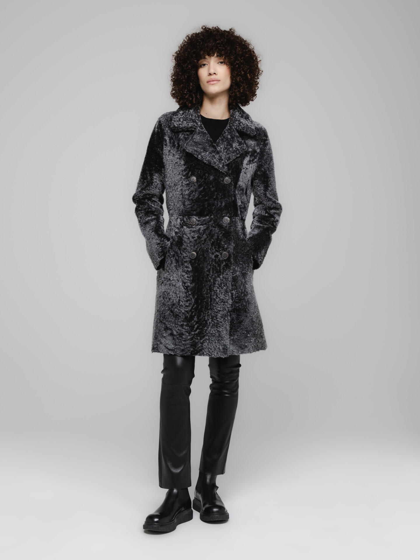 Detailansicht von Wendbarer Ledermantel von BENEDETTA NOVI