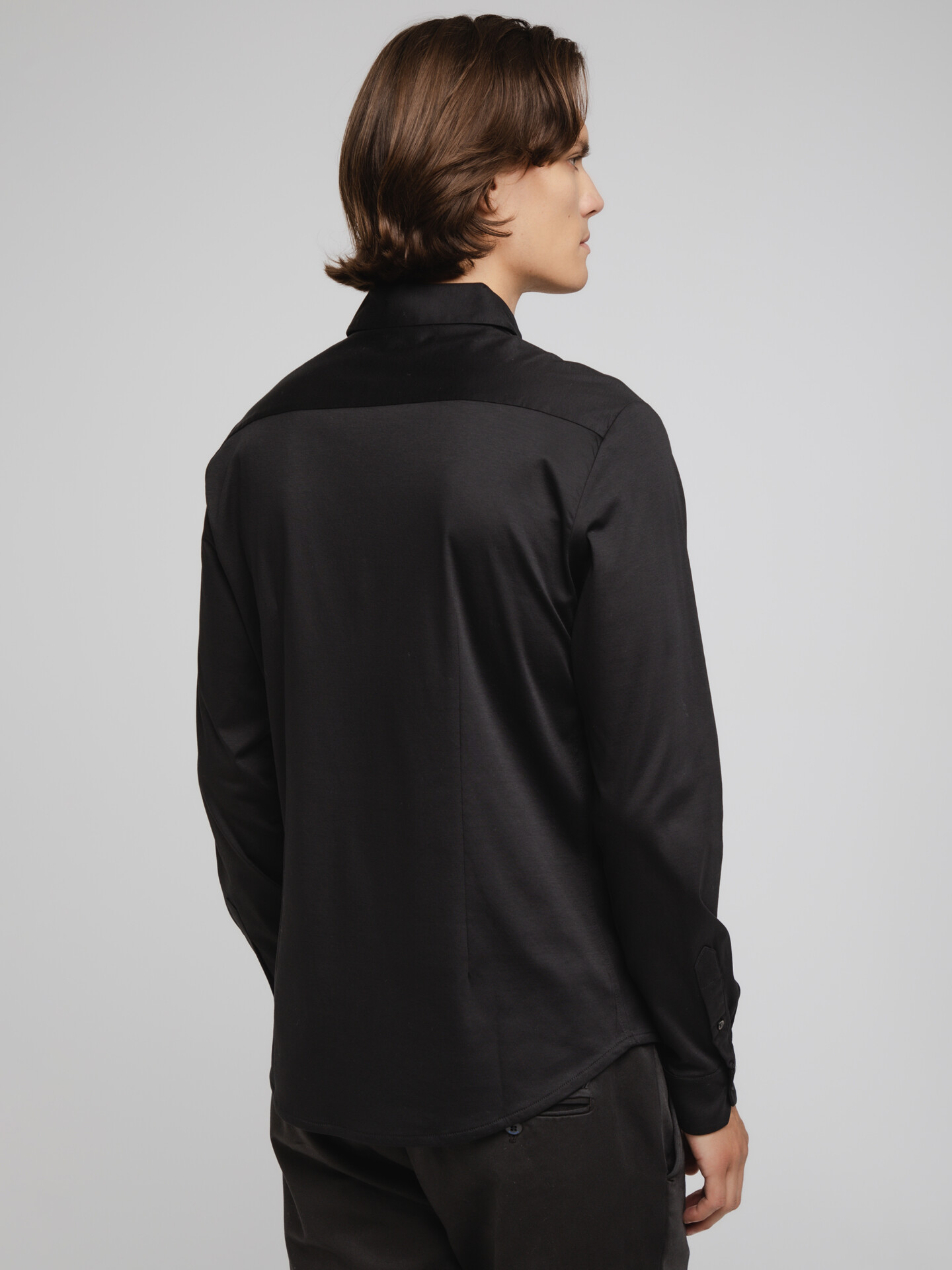 Detailansicht von Tailliertes Hemd mit Kentkragen von KIEFERMANN