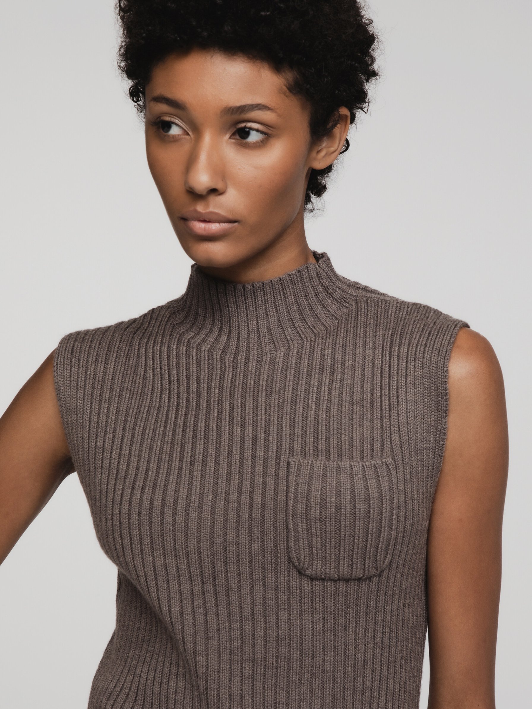 Detailansicht von Pullunder aus Merinowolle von DANIELS