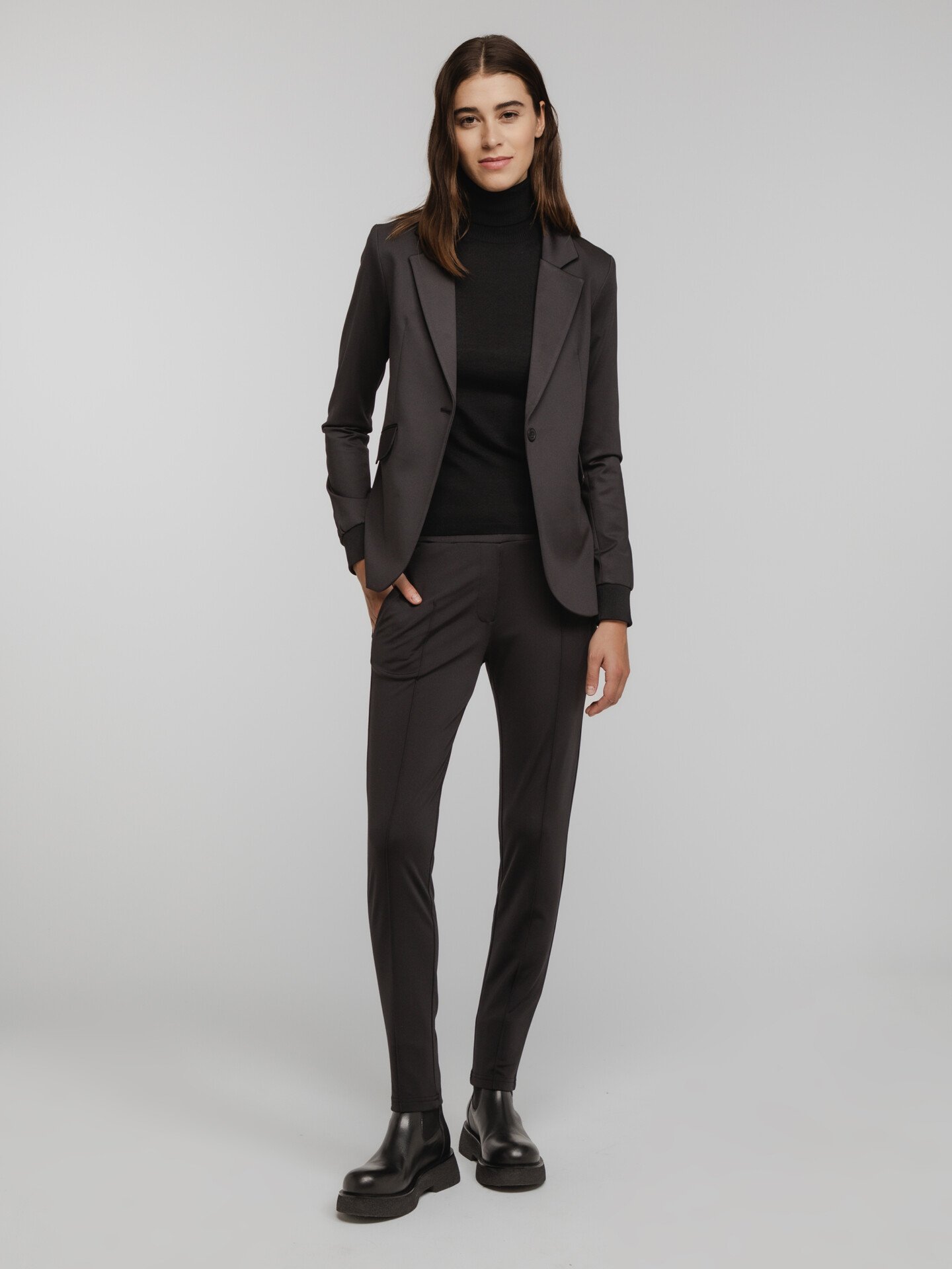 Detailansicht von Hose im Jogging-Stil von ELIAS RUMELIS