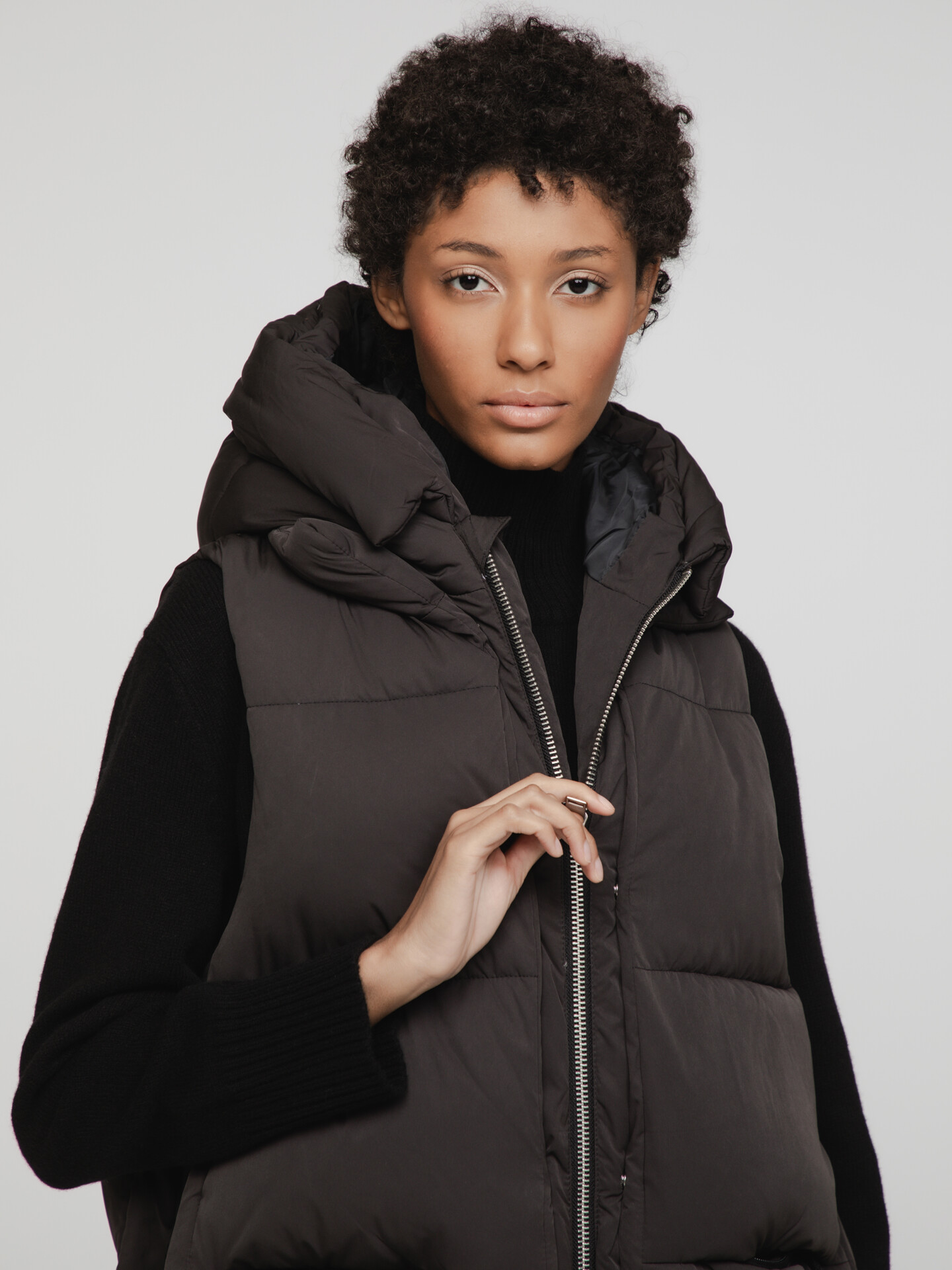 Detailansicht von Lange Steppweste von EMBASSY