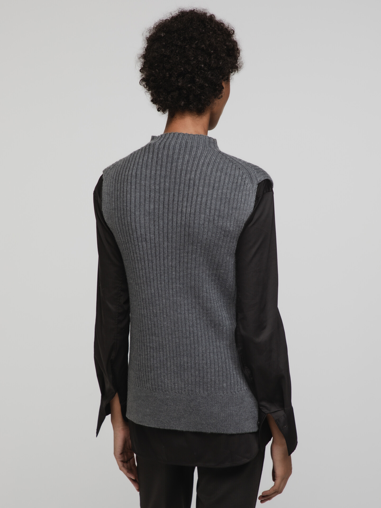 Detailansicht von Pullunder aus Merinowolle von DANIELS