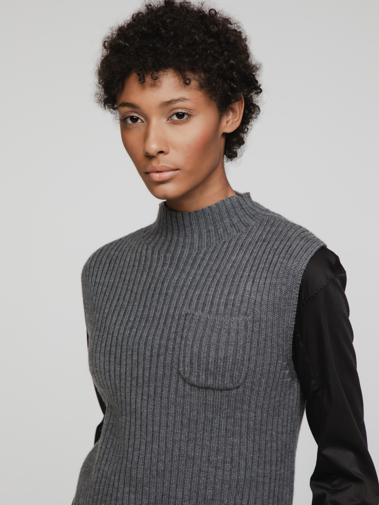 Detailansicht von Pullunder aus Merinowolle von DANIELS