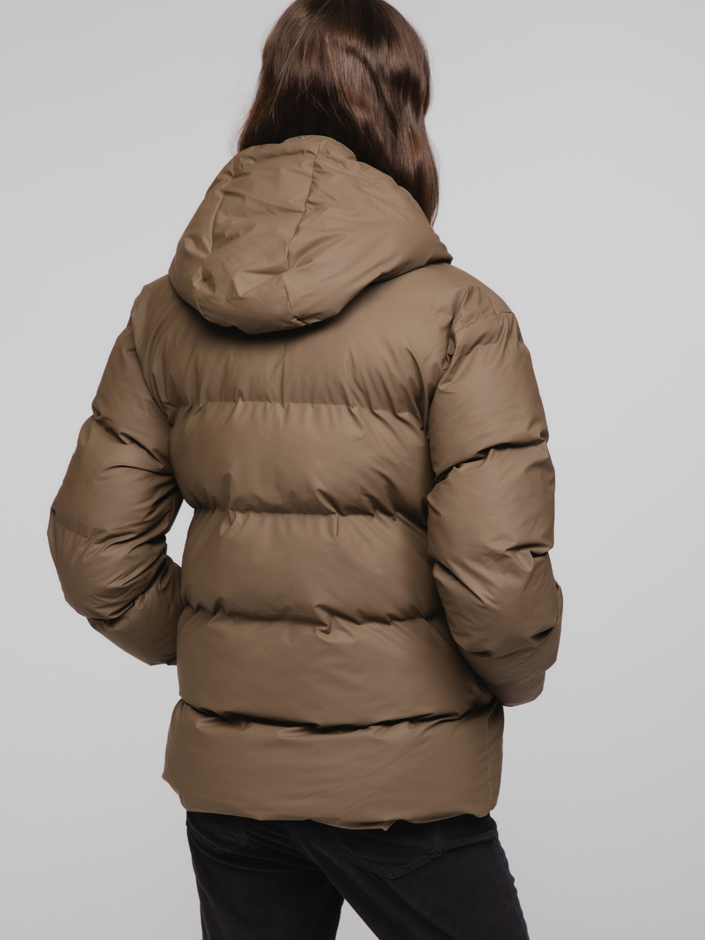 Detailansicht von Steppjacke von RAINS