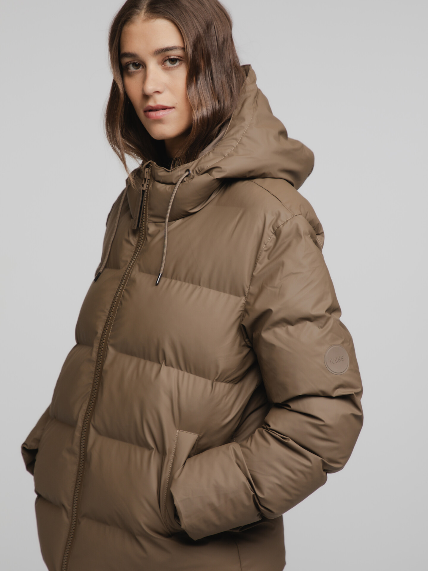 Detailansicht von Steppjacke von RAINS