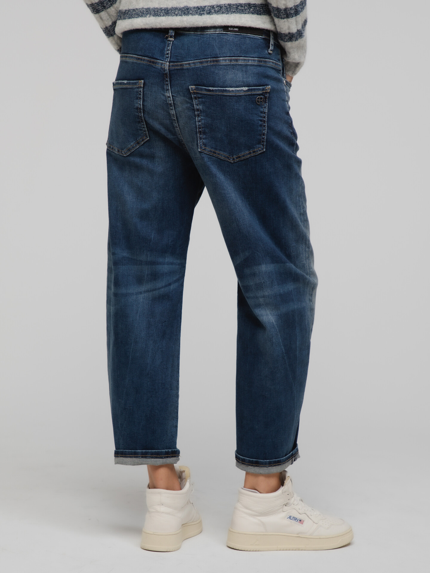 Detailansicht von O-Shape Jeans von ELIAS RUMELIS