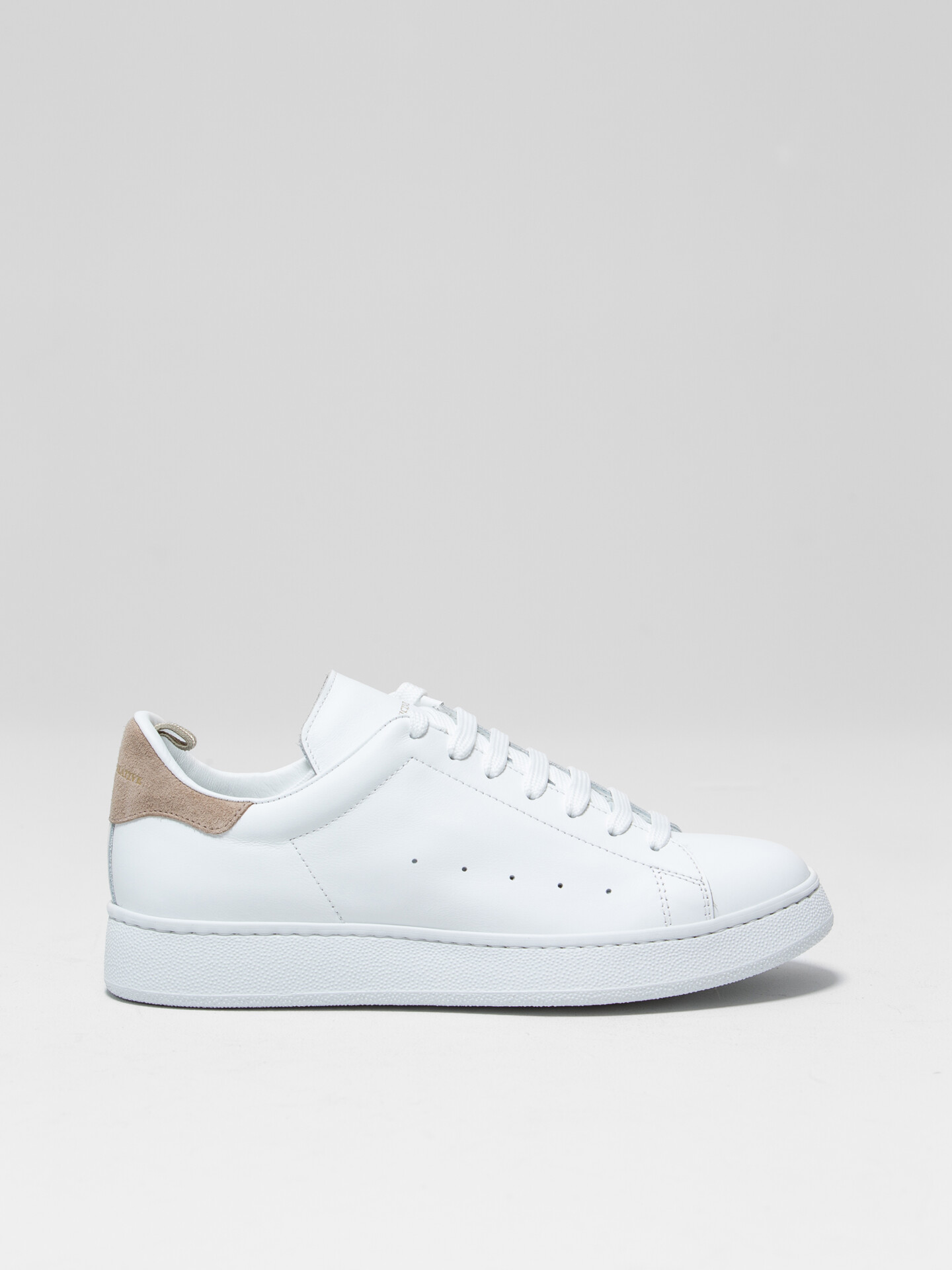 Detailansicht von Sneaker aus Leder von OFFICINE CREATIVE