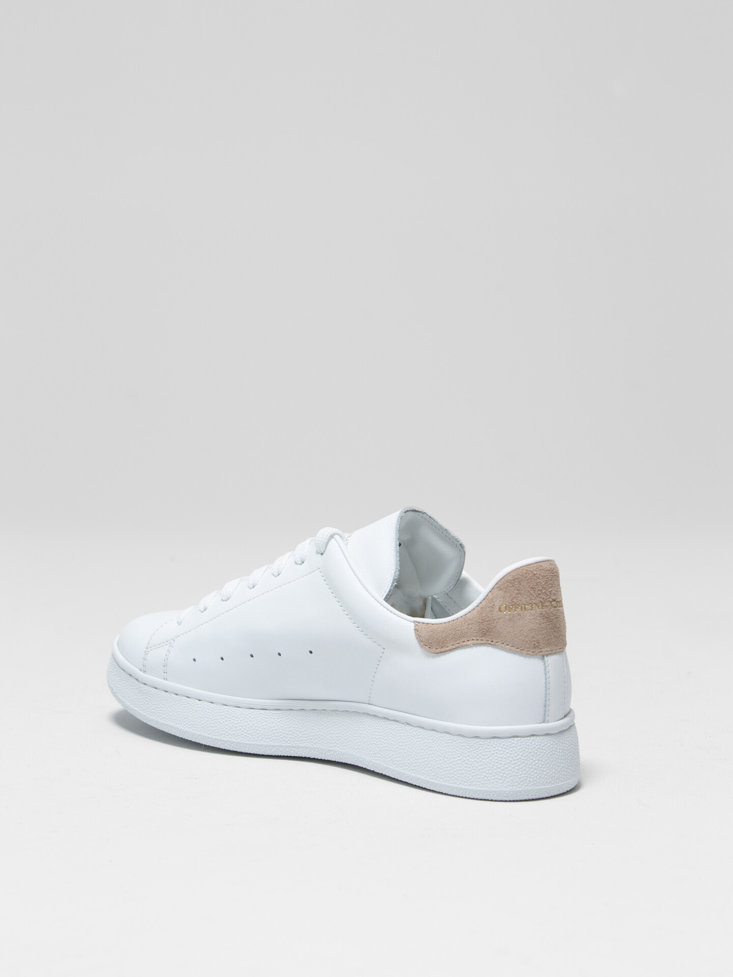 Detailansicht von Sneaker aus Leder von OFFICINE CREATIVE