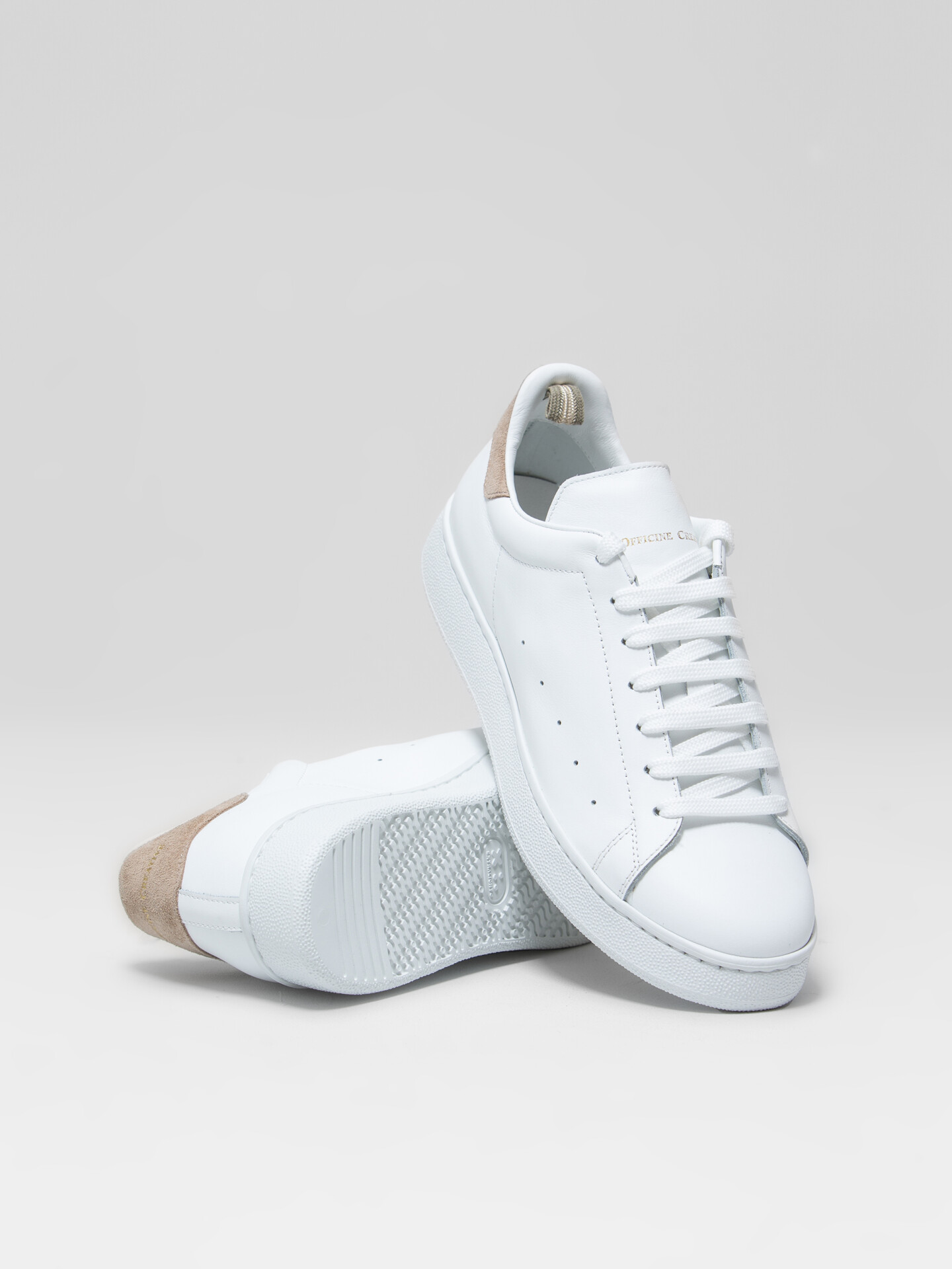 Detailansicht von Sneaker aus Leder von OFFICINE CREATIVE