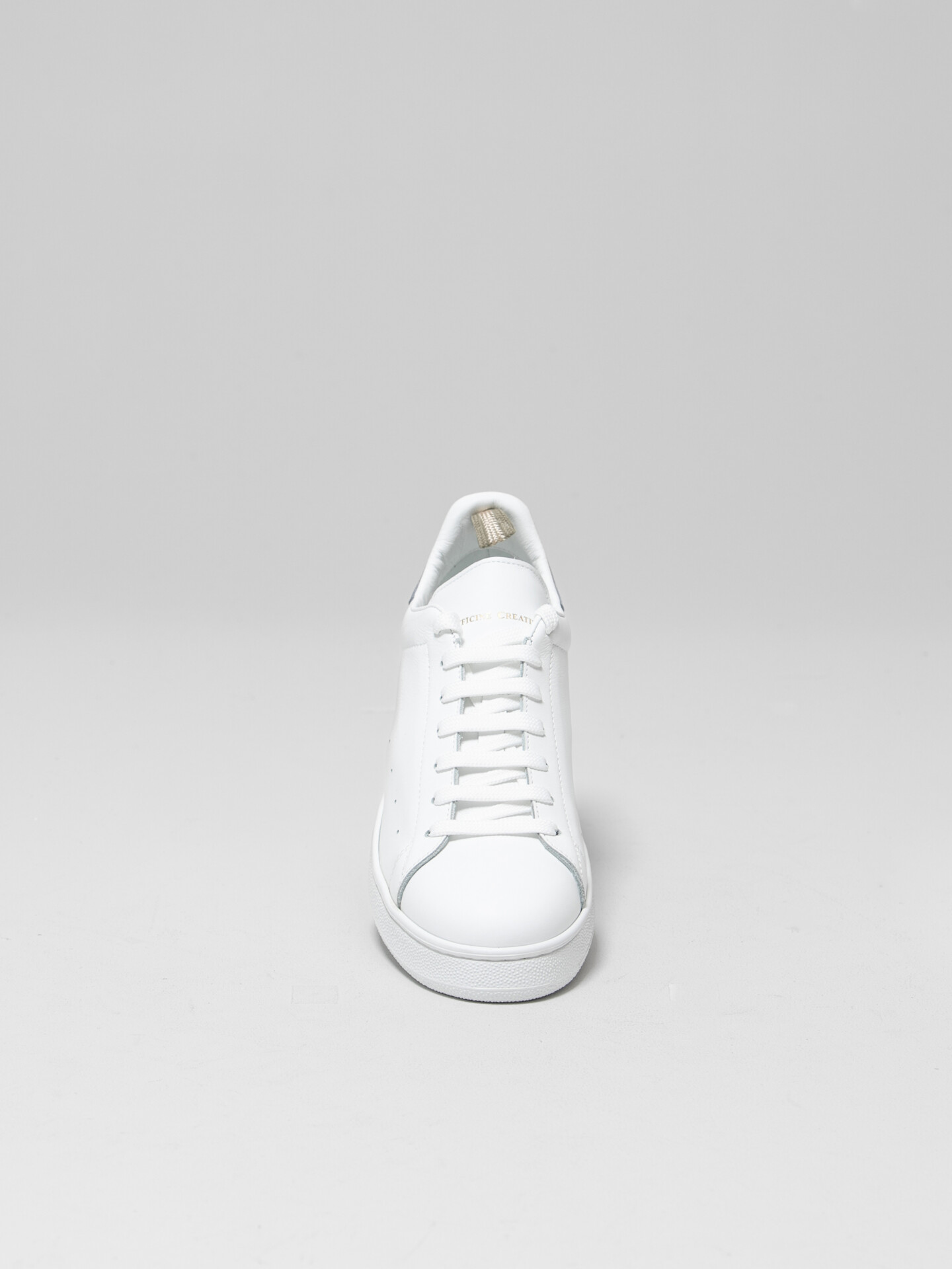 Detailansicht von Sneaker aus Leder von OFFICINE CREATIVE