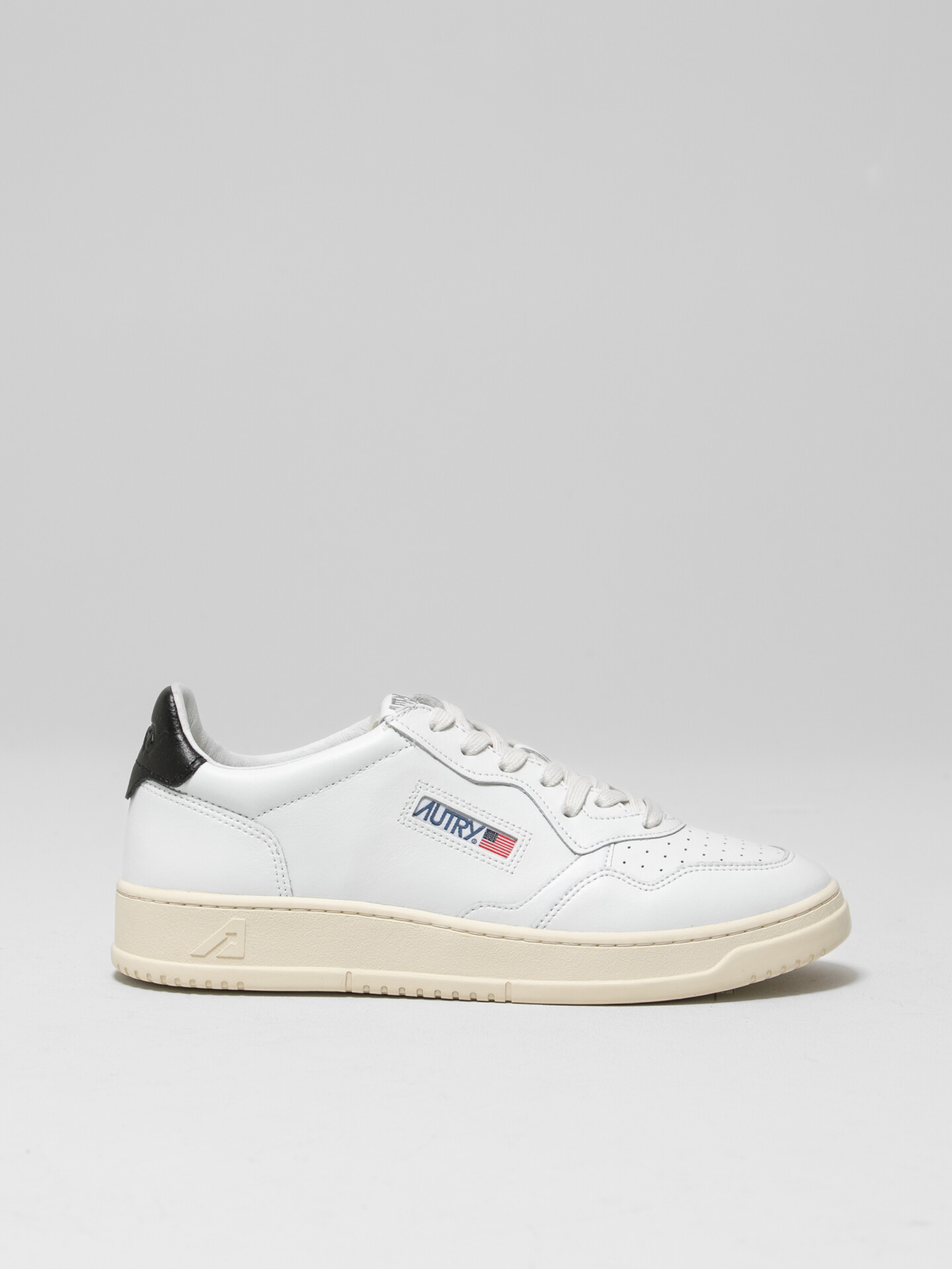 Detailansicht von Sneaker aus Leder von AUTRY