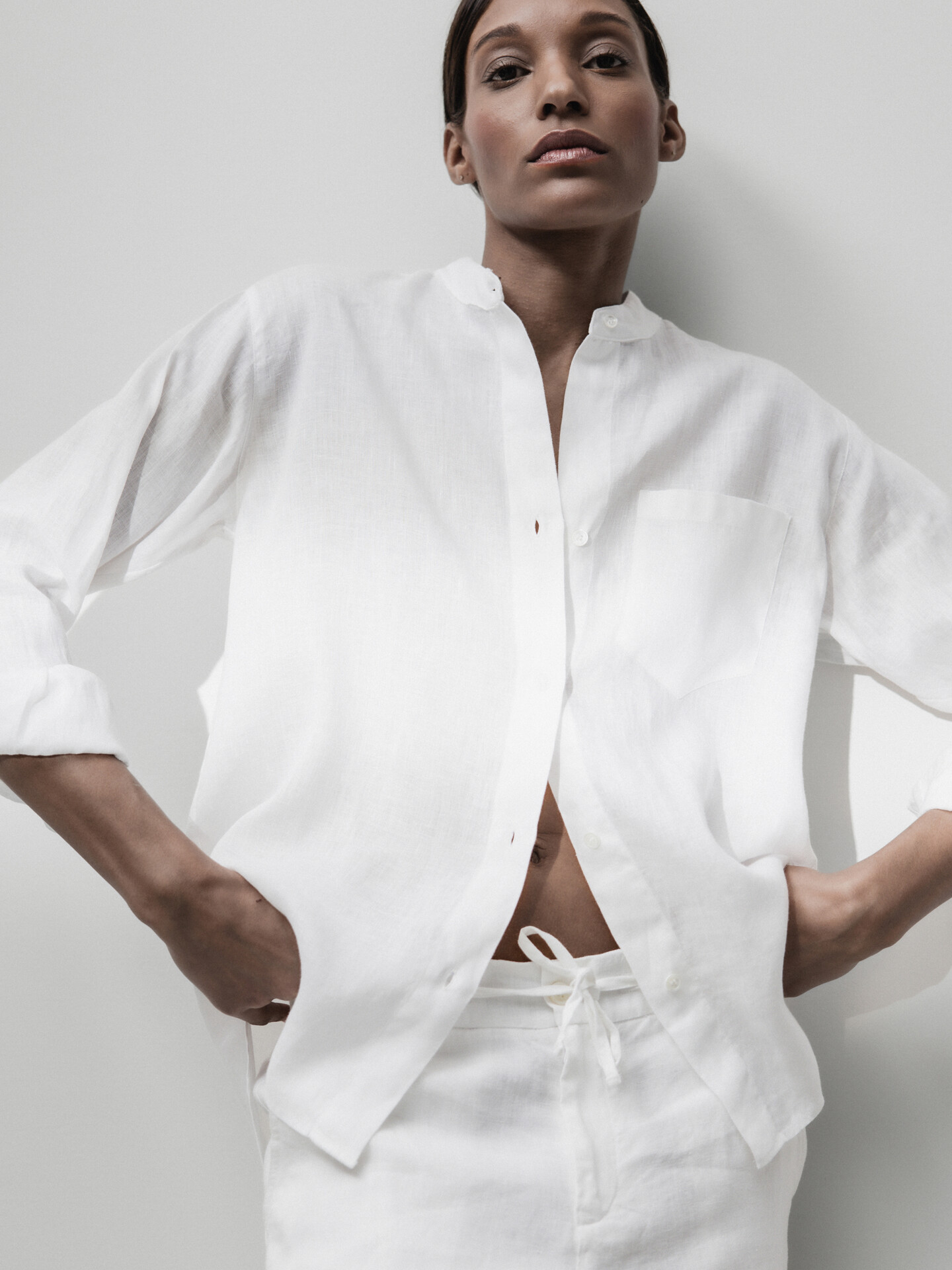 Detailansicht von Leinenbluse von ROBERT FRIEDMAN