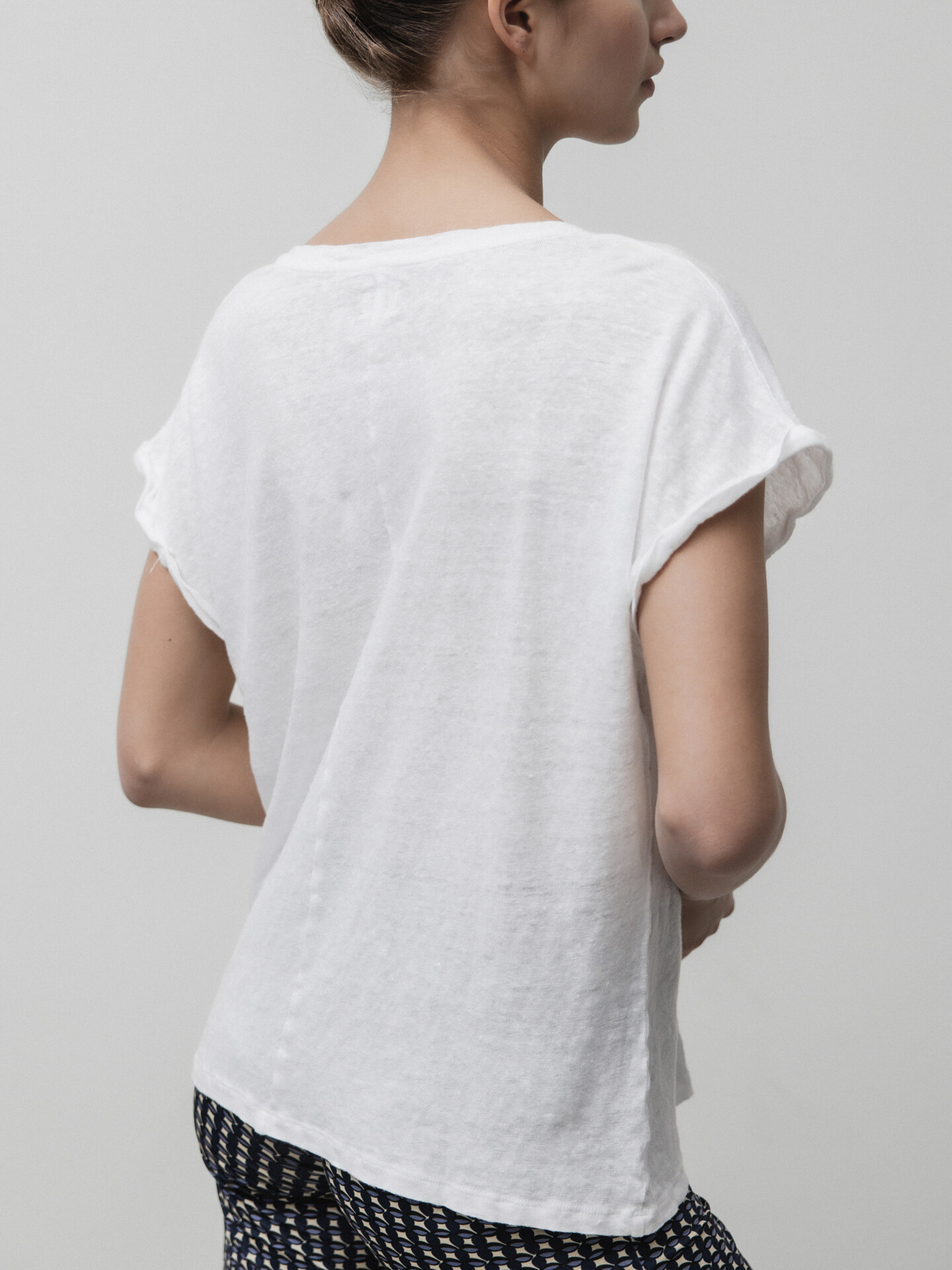 Detailansicht von T-Shirt aus Leinen von DANIELS