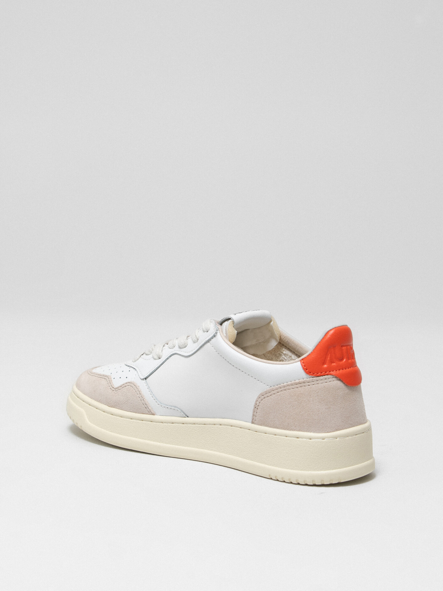 Detailansicht von Sneaker aus Leder von AUTRY