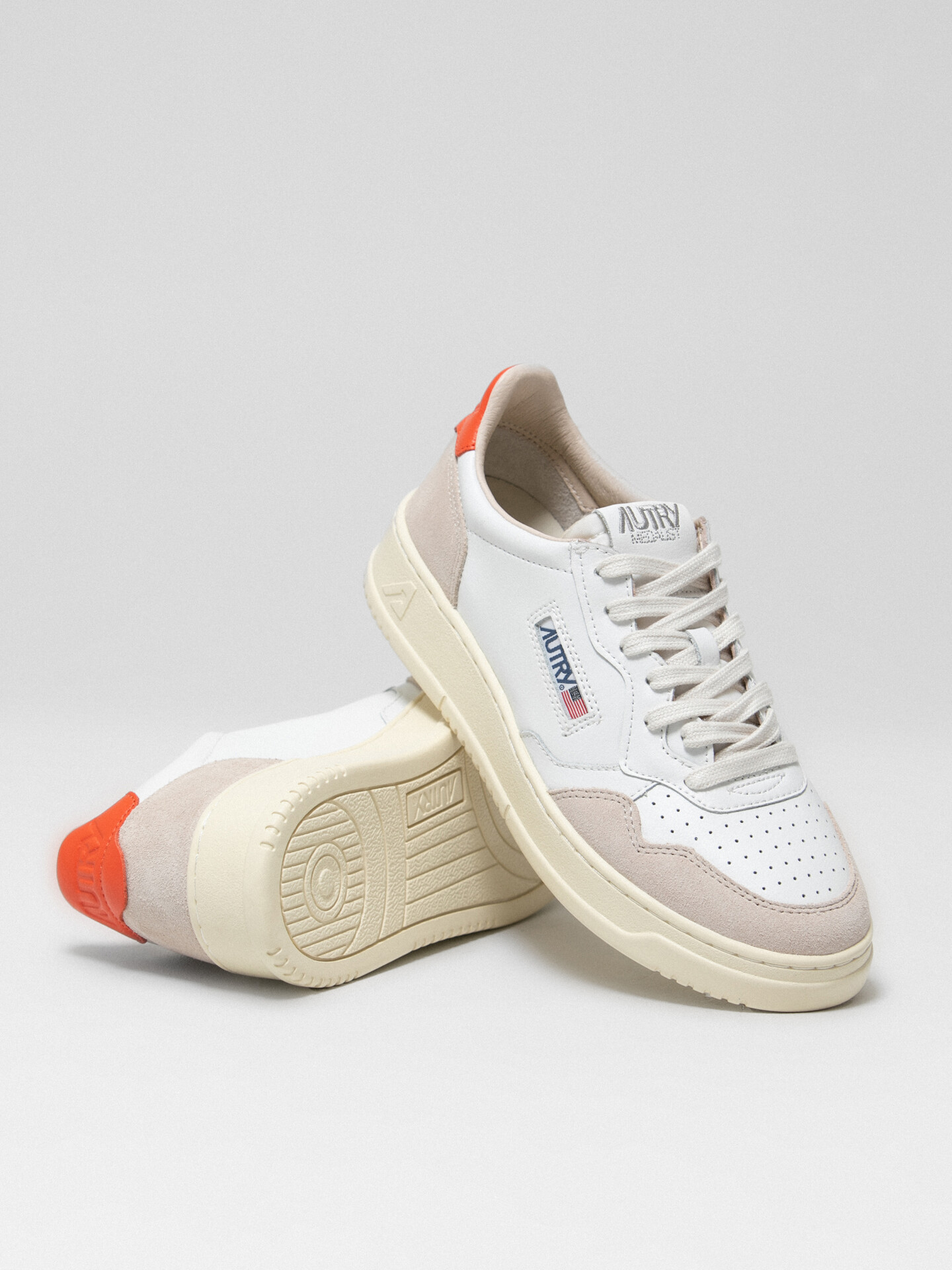 Detailansicht von Sneaker aus Leder von AUTRY