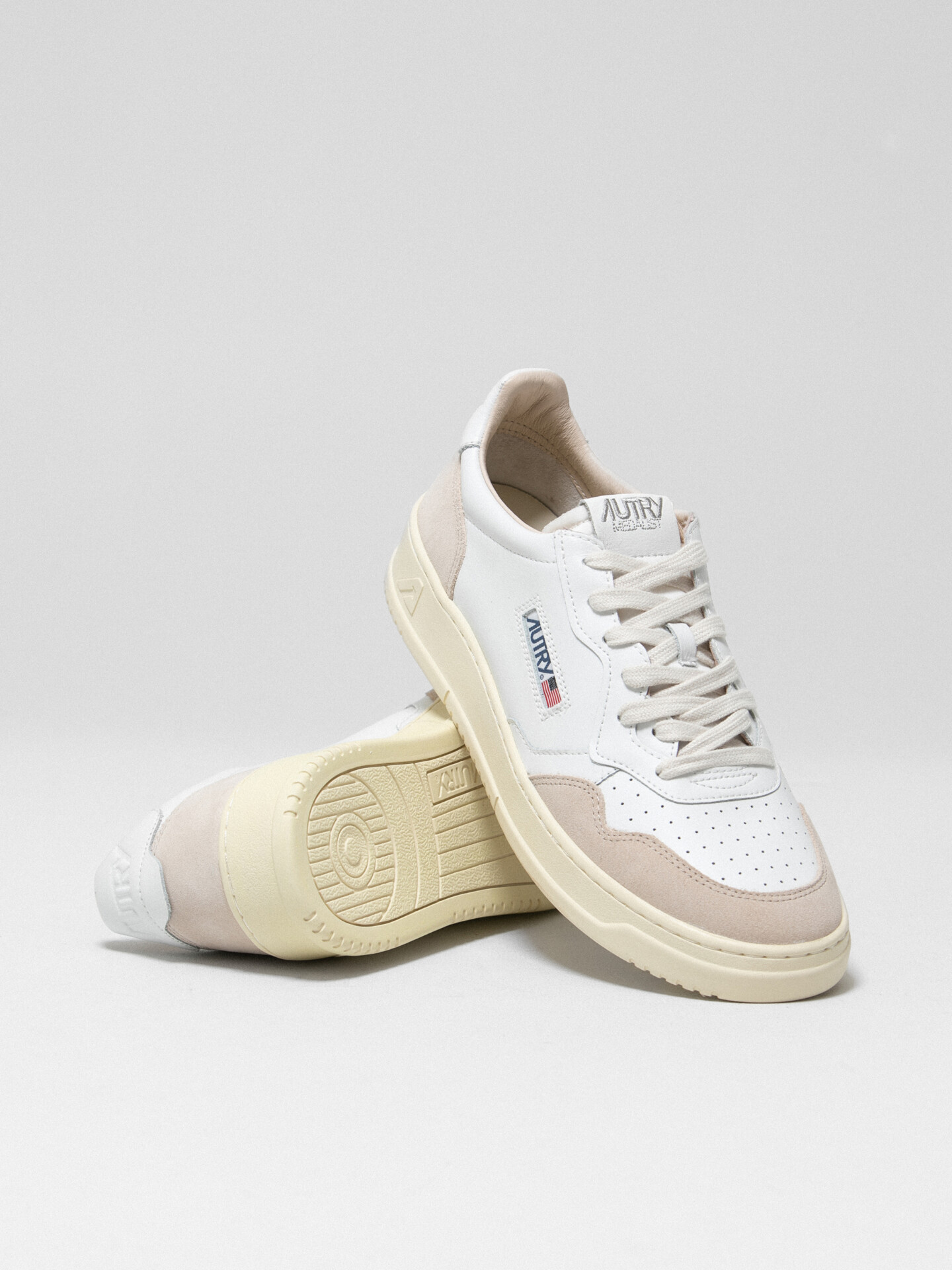 Detailansicht von Sneaker aus Leder von AUTRY