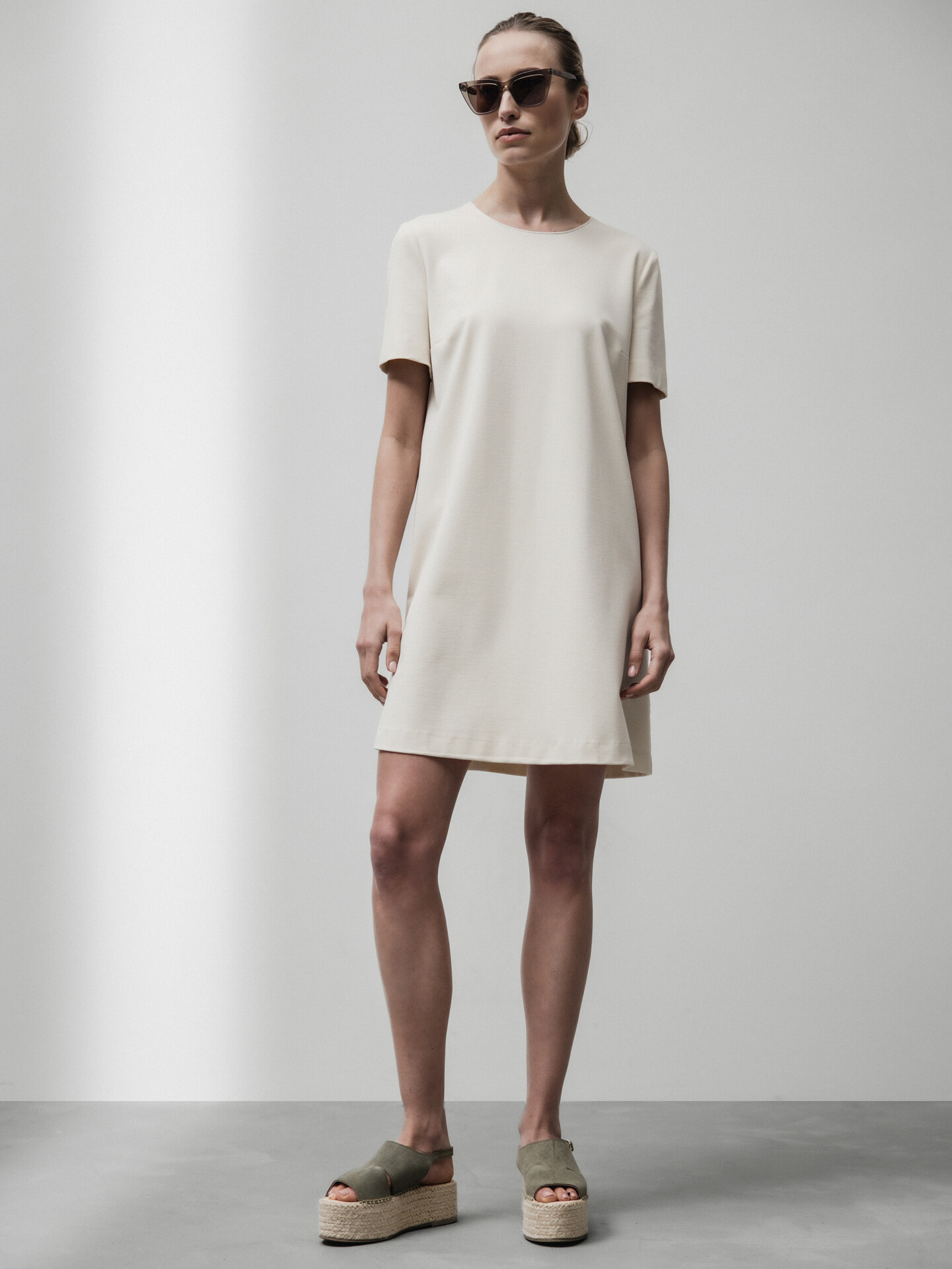 Detailansicht von Kurzes Kleid von HARRIS WHARF LONDON