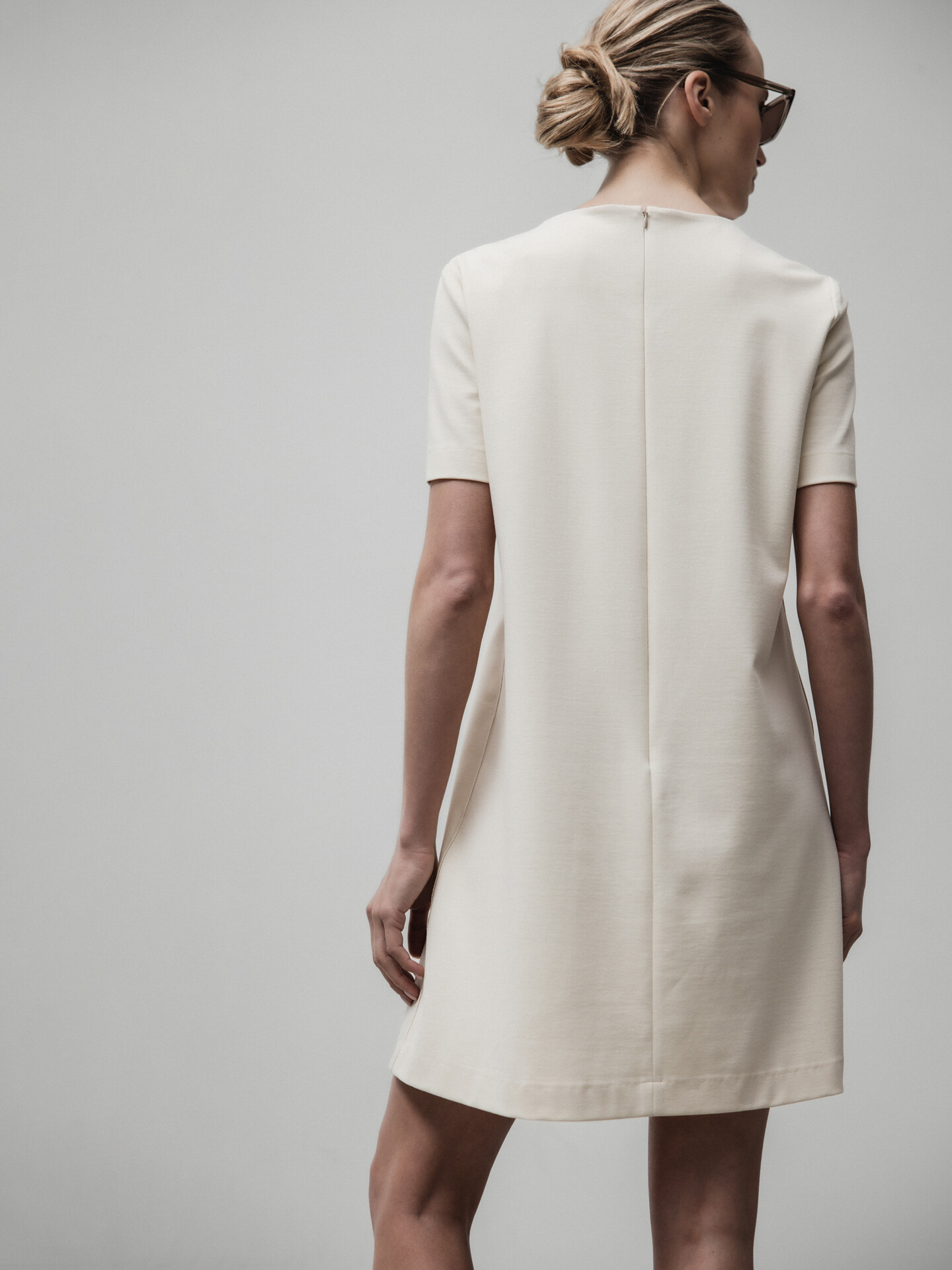 Detailansicht von Kurzes Kleid von HARRIS WHARF LONDON