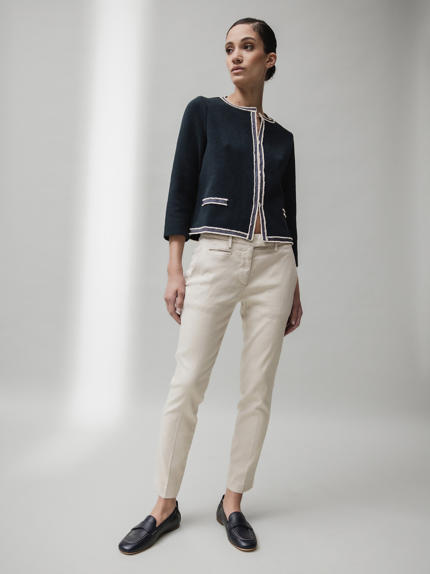 Detailansicht von Chinohose aus Leinen von DONDUP