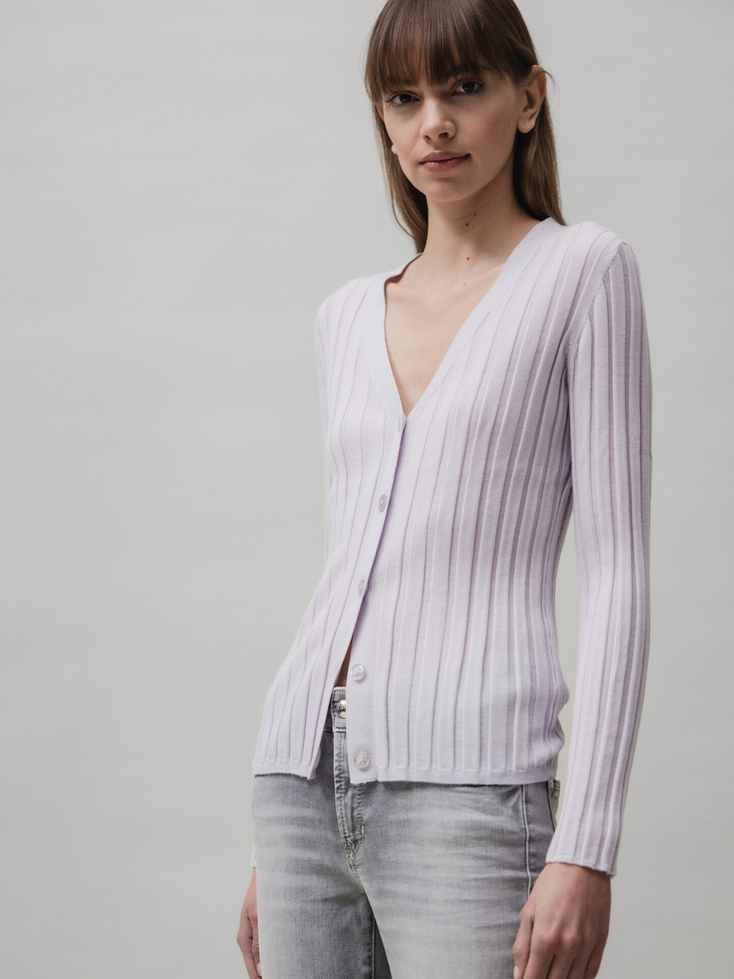 Detailansicht von Strickjacke aus Merinowolle von DANIELS