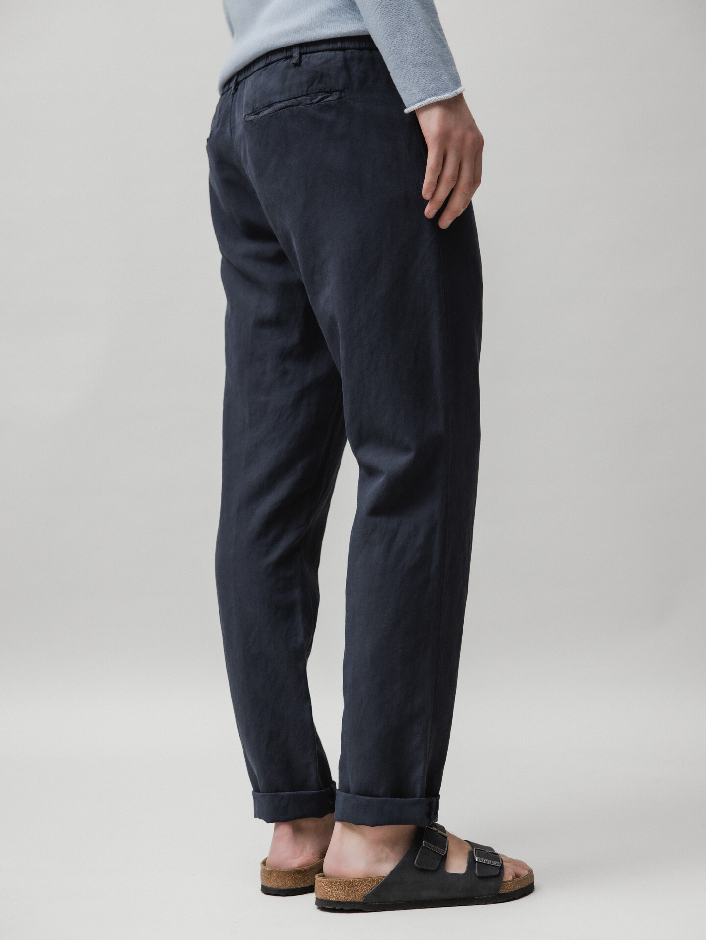 Detailansicht von Lässige Chinohose von MYTHS