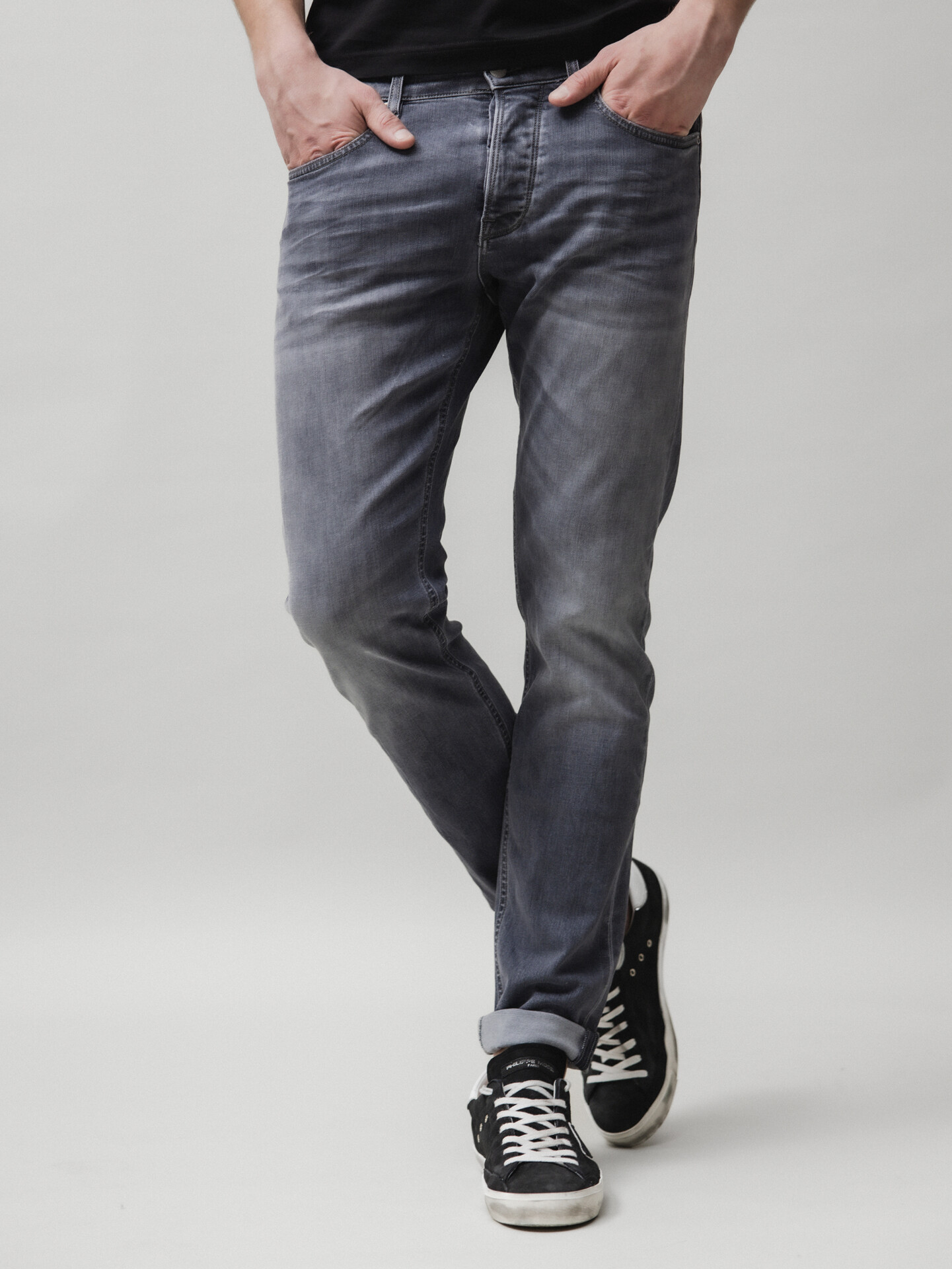 Detailansicht von Slim Fit Jeans von THE NIM