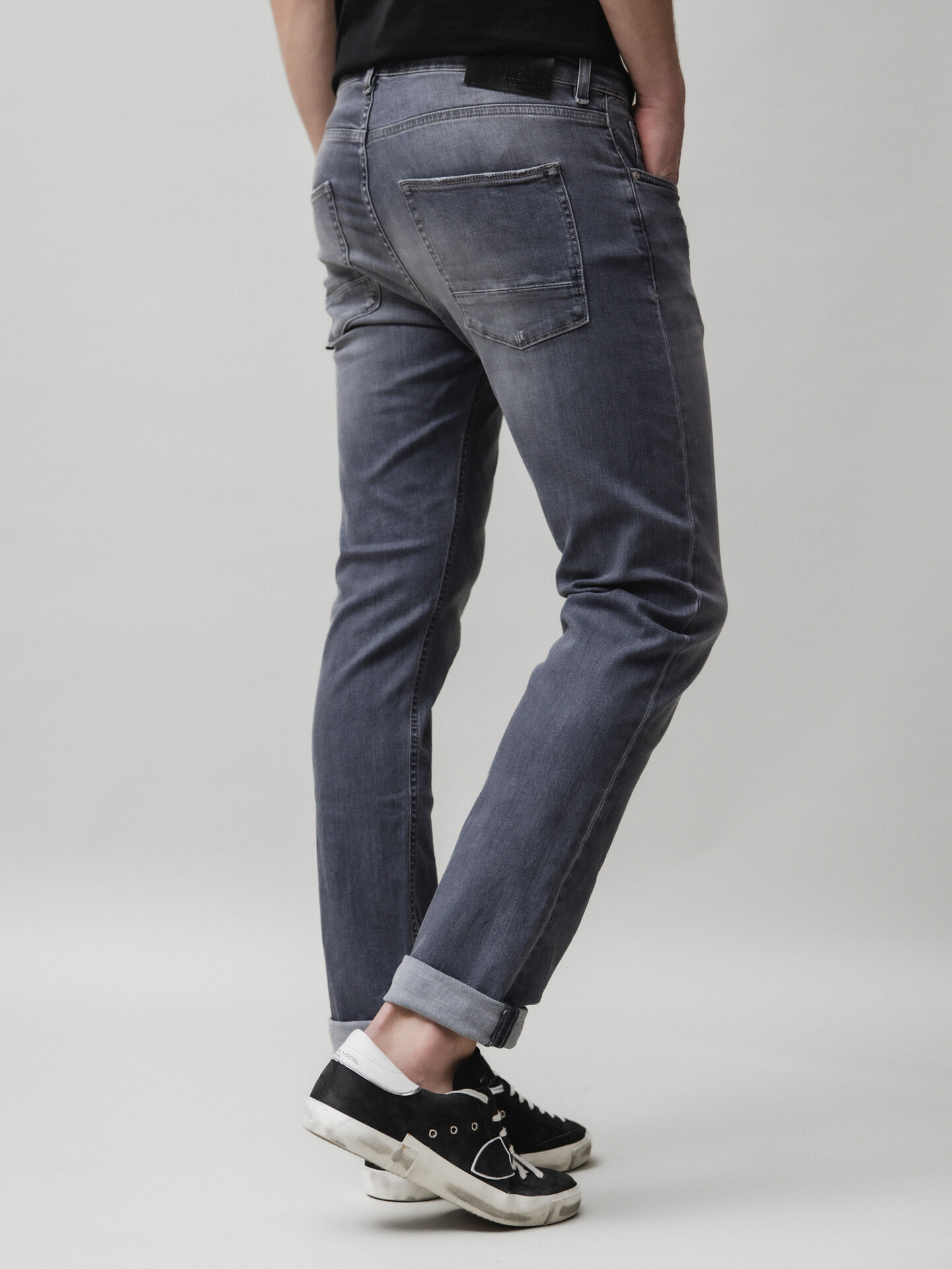 Detailansicht von Slim Fit Jeans von THE NIM