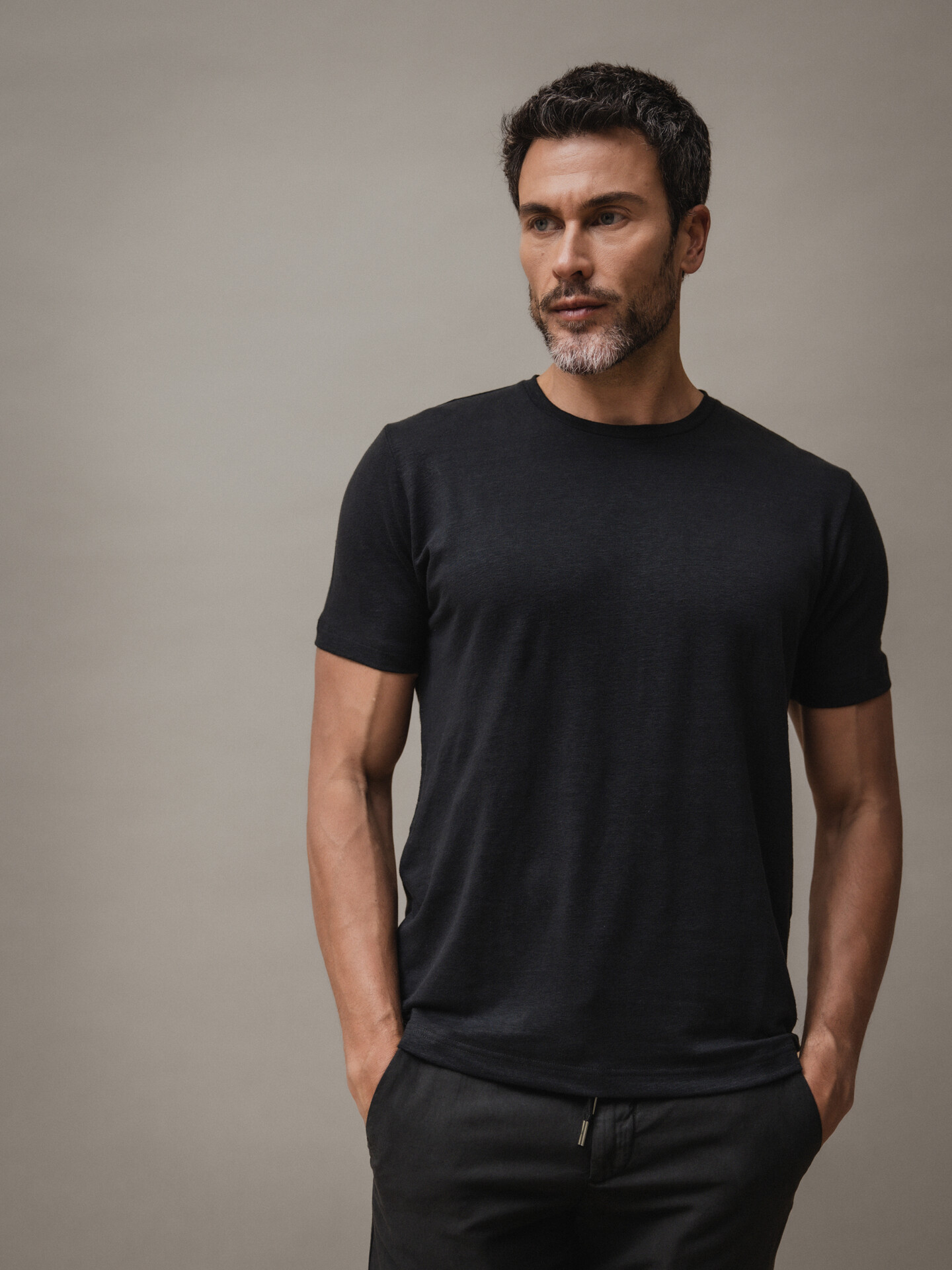 Detailansicht von T-Shirt aus Leinen von STEFAN BRANDT