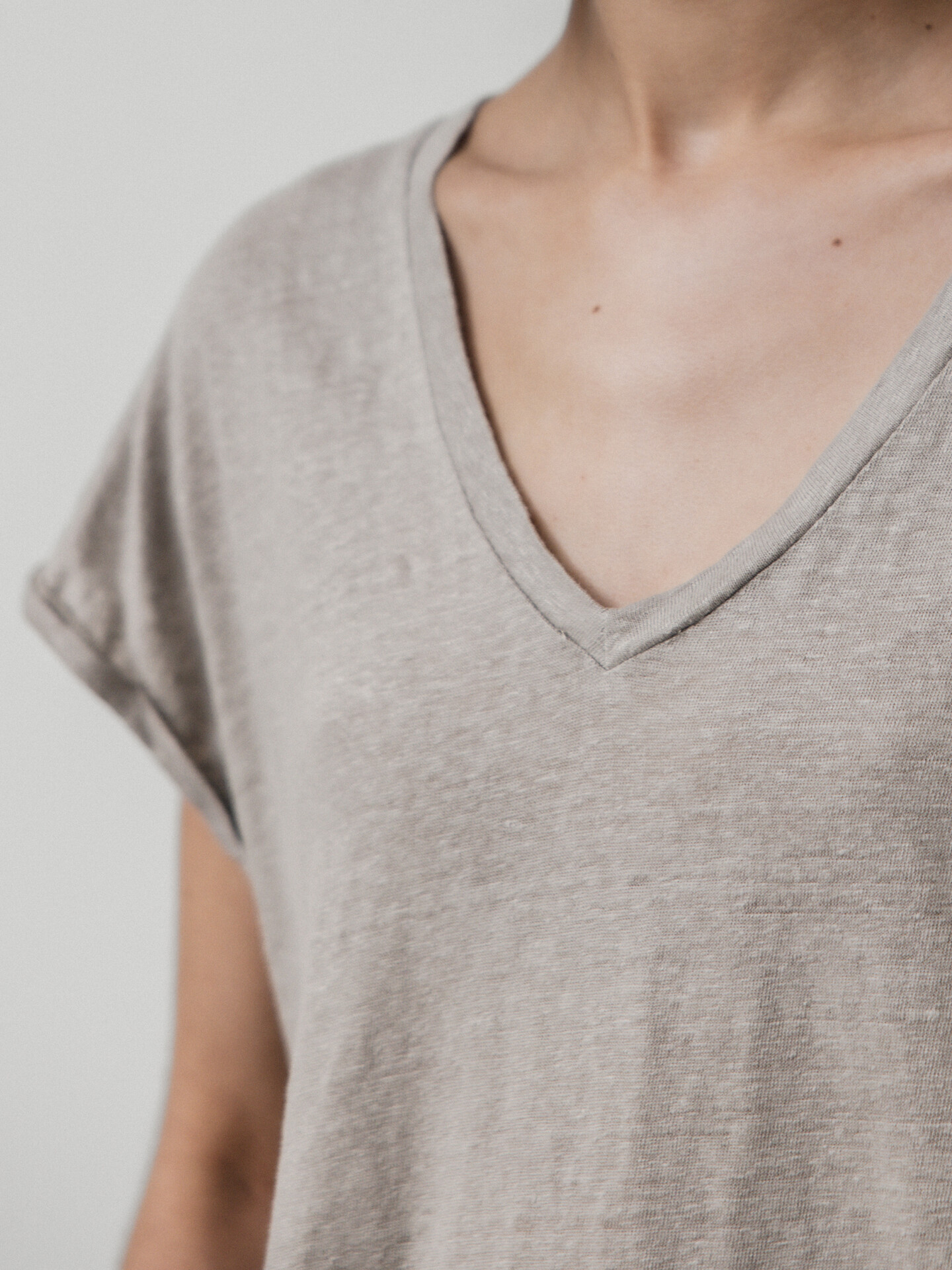 Detailansicht von T-Shirt aus Leinen von DANIELS