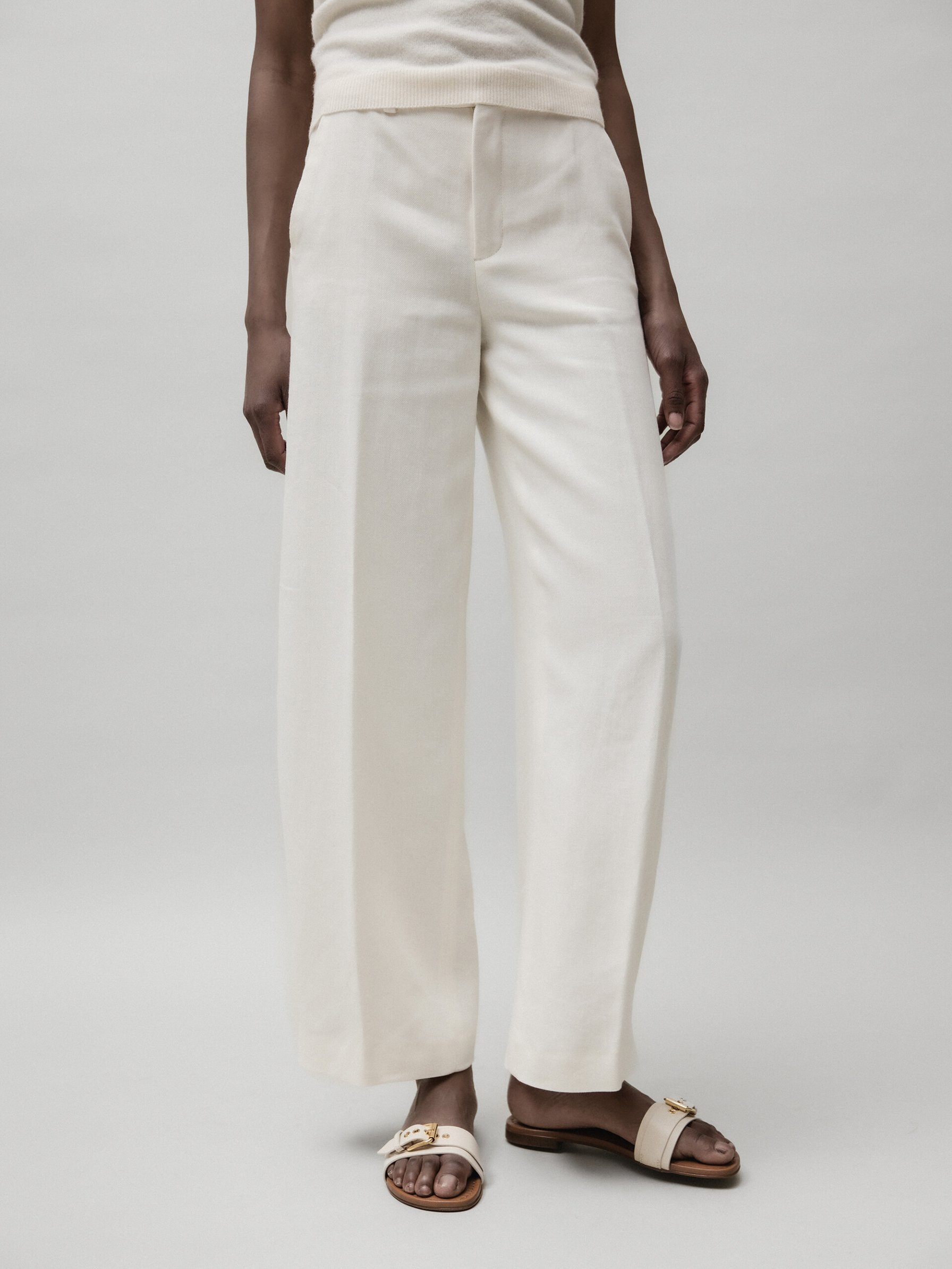 Detailansicht von Weite Hose aus Leinen von DRYKORN
