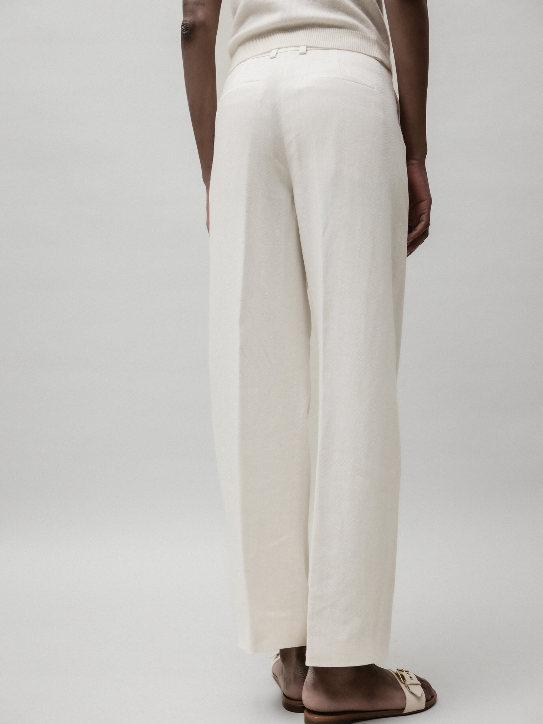 Detailansicht von Weite Hose aus Leinen von DRYKORN