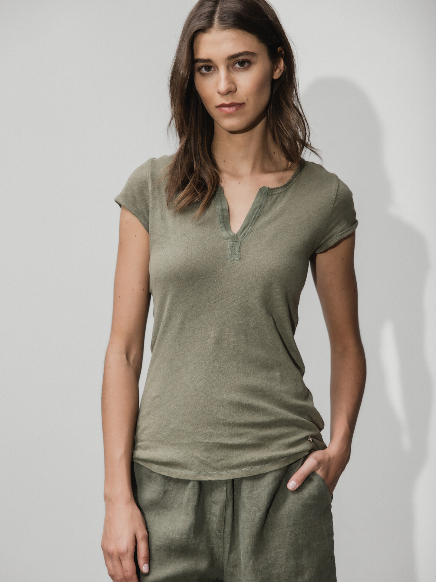 Detailansicht von T-Shirt aus Leinen von MOS MOSH