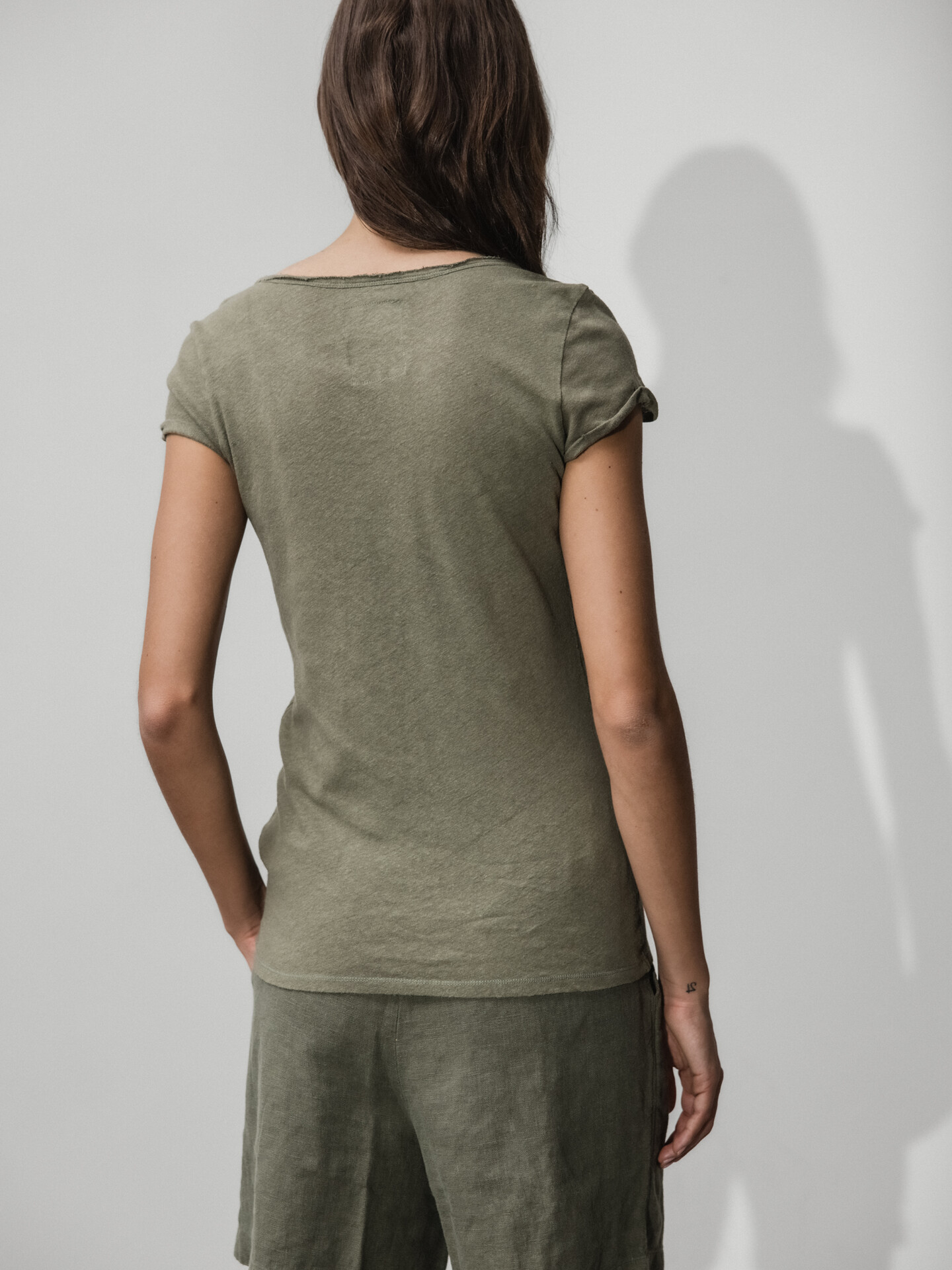 Detailansicht von T-Shirt aus Leinen von MOS MOSH