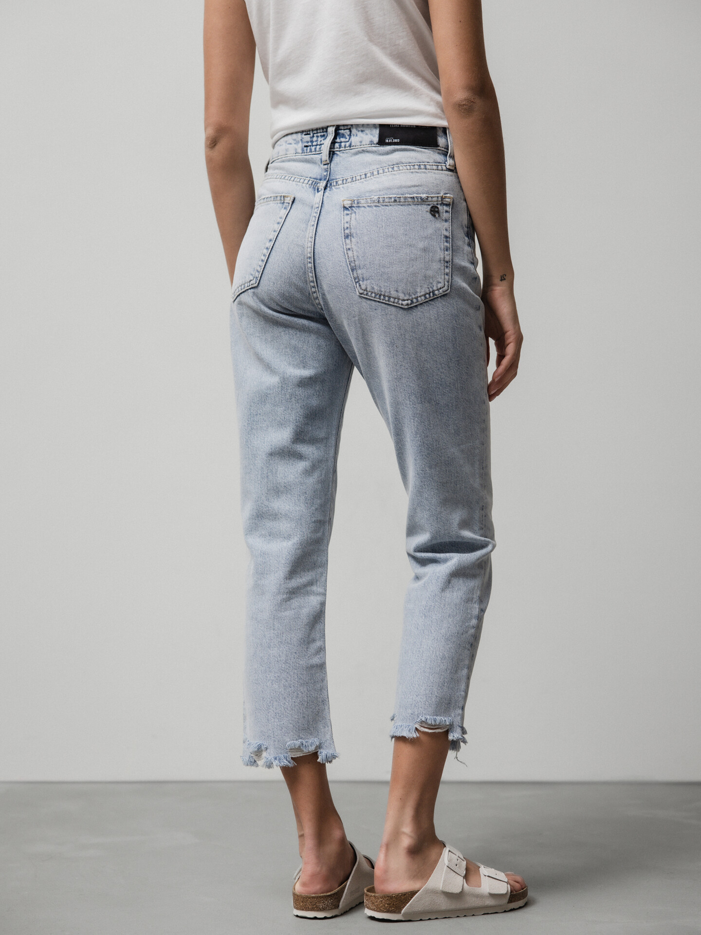Detailansicht von Straight Leg Jeans von ELIAS RUMELIS