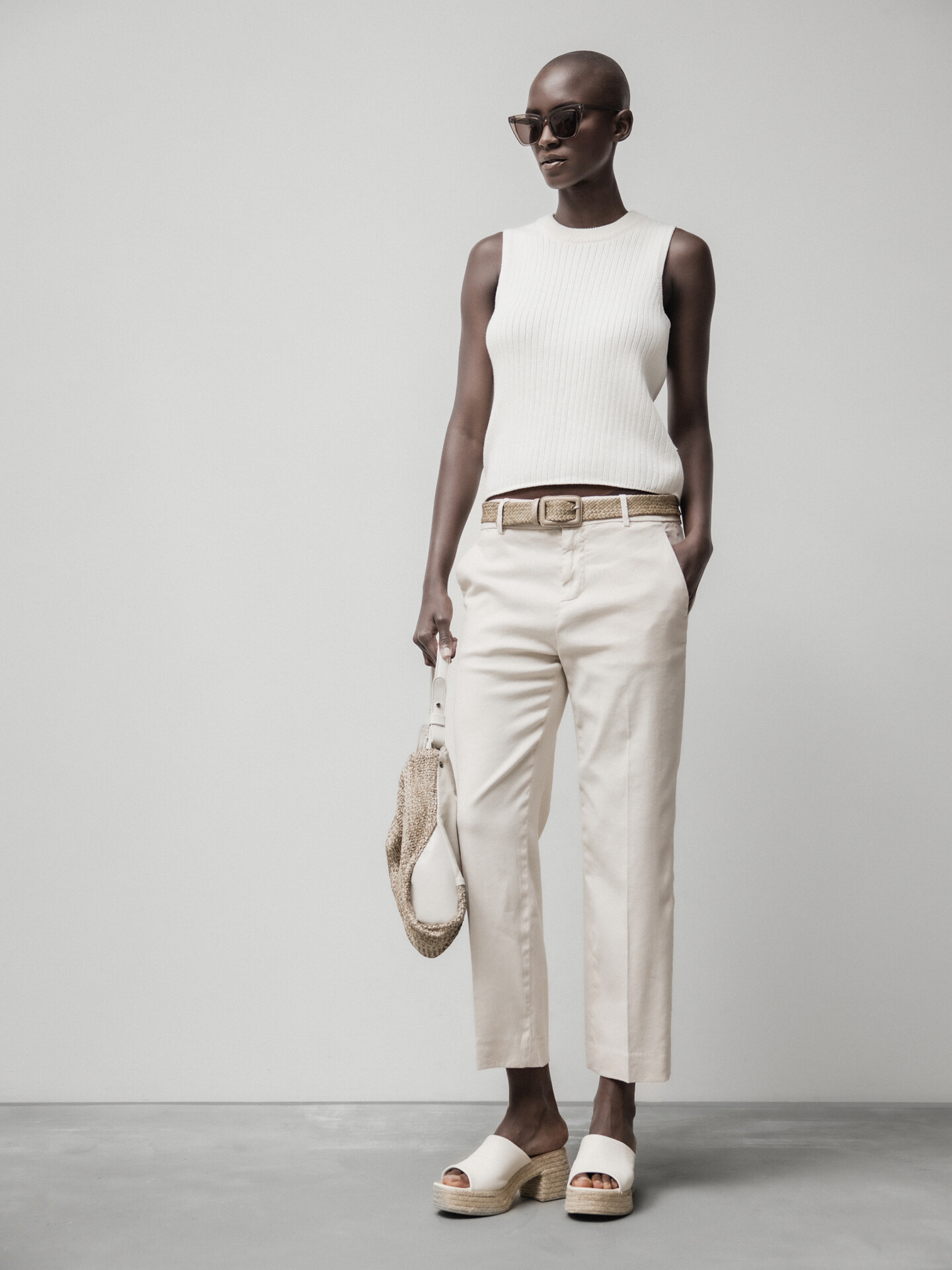 Detailansicht von Flared Hose aus Leinen von DONDUP