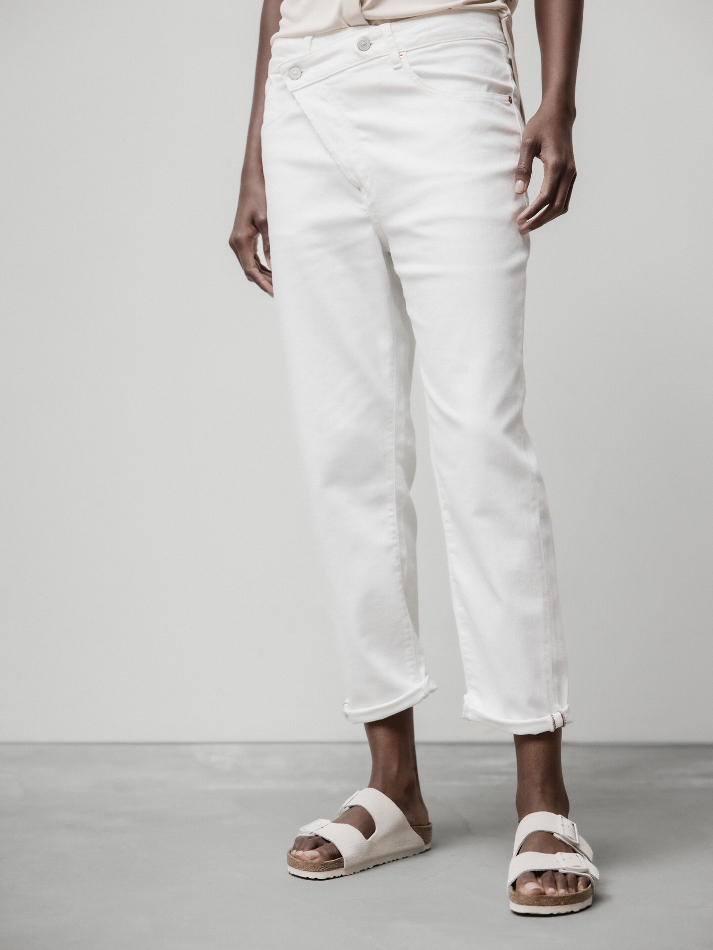 Detailansicht von Boyfriend Jeans von LE TEMPS DES CERISES